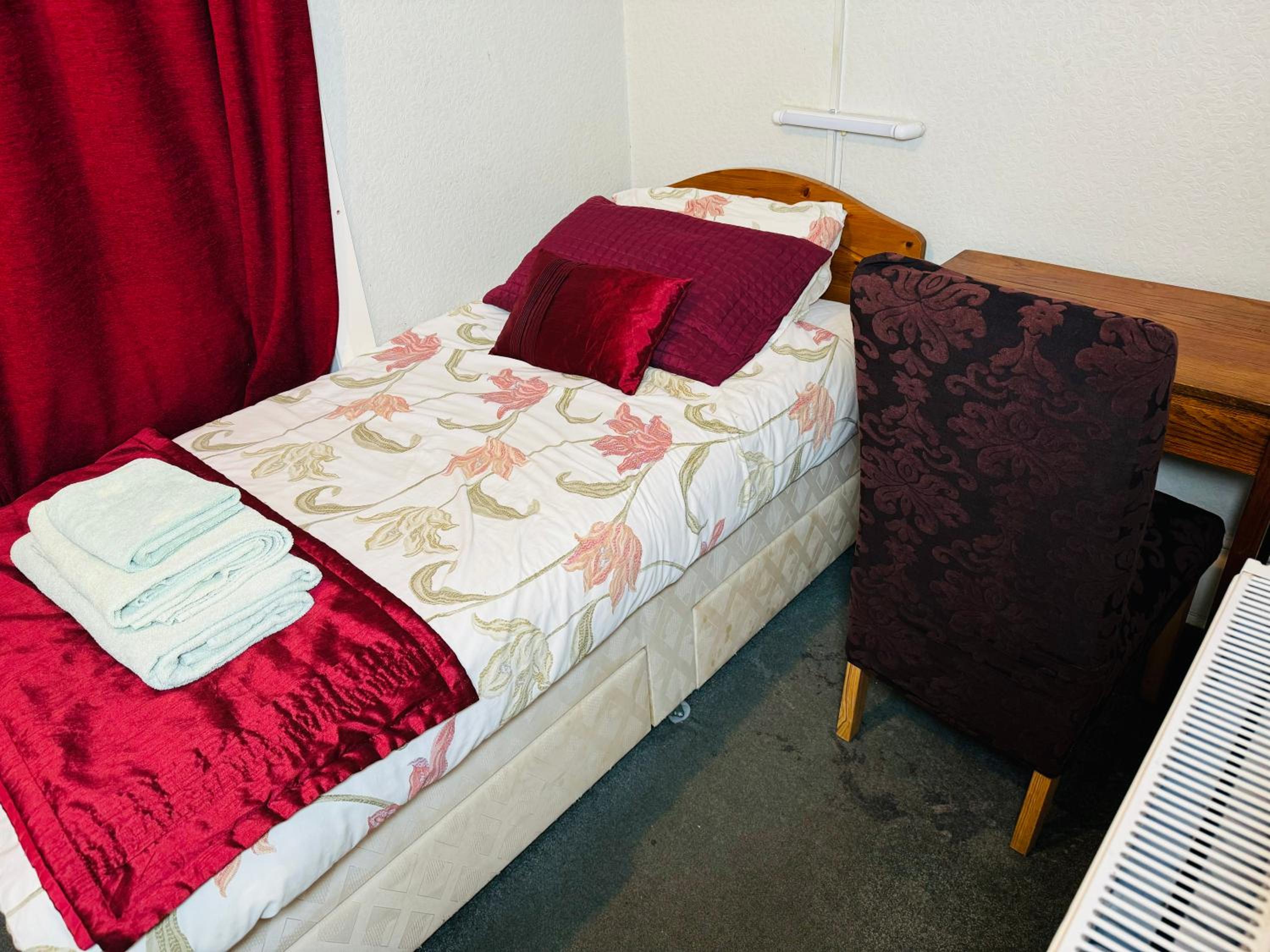 The Bliss 8 Home stay, Self check in with smart lock, Non Smoking Home in and out, Zero tolerance for noise after 11pm view 3