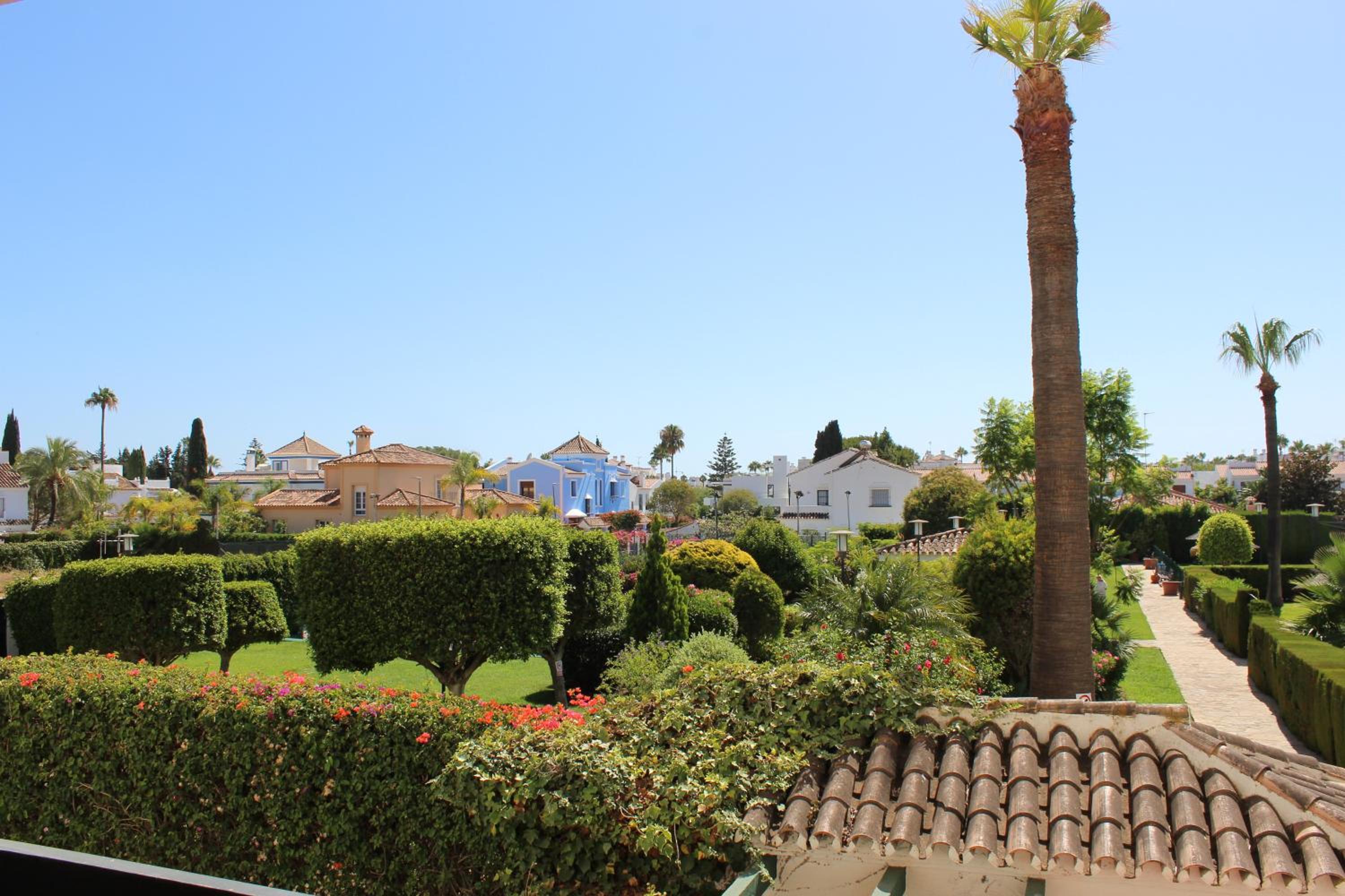 Marbella Vacations - Beach Apartments in Lorcrisur San Pedro Marbella - Property Image 2