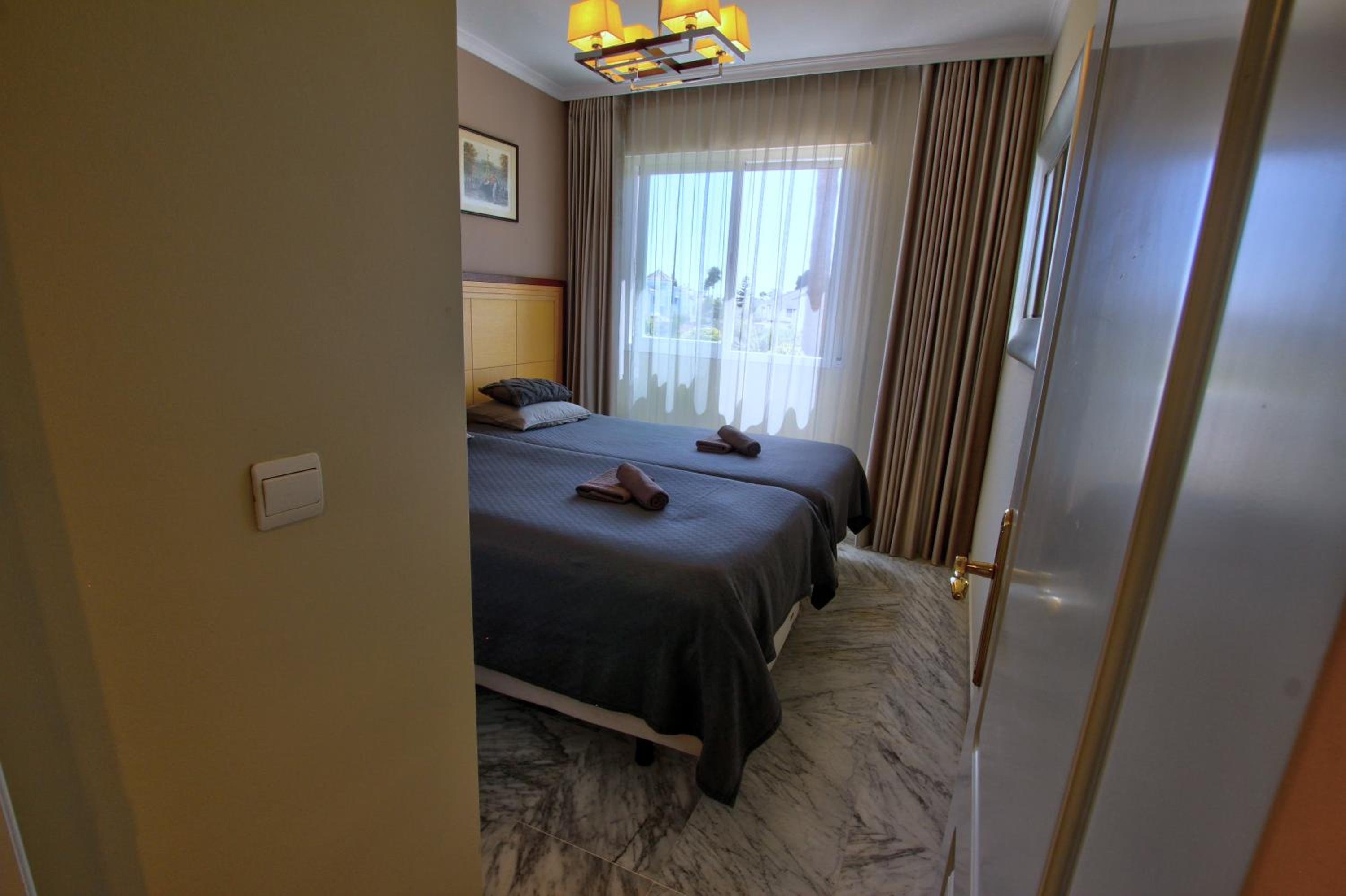 Marbella Vacations - Beach Apartments in Lorcrisur San Pedro Marbella - Property Image 3