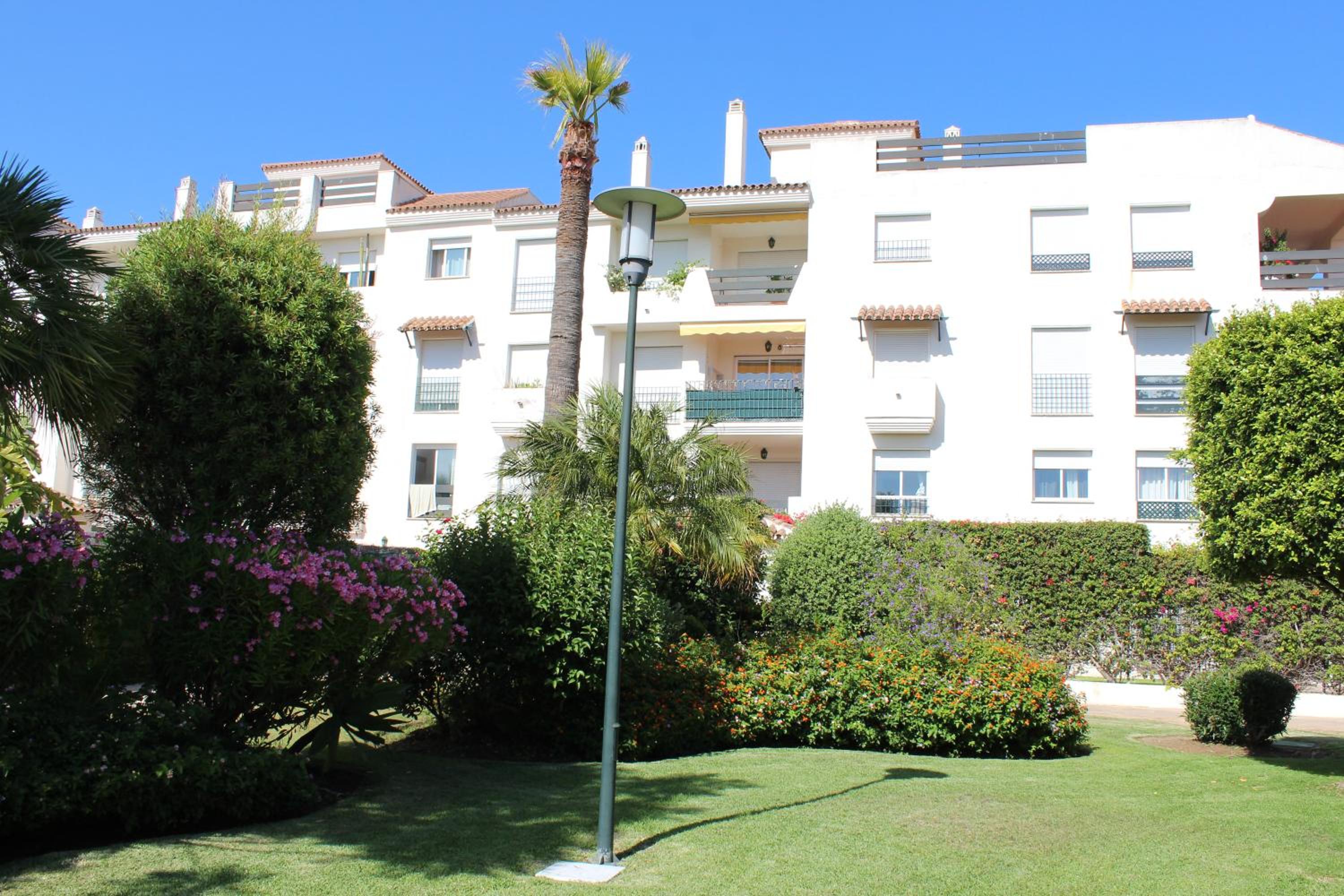 Marbella Vacations - Beach Apartments in Lorcrisur San Pedro Marbella - Property Image 4