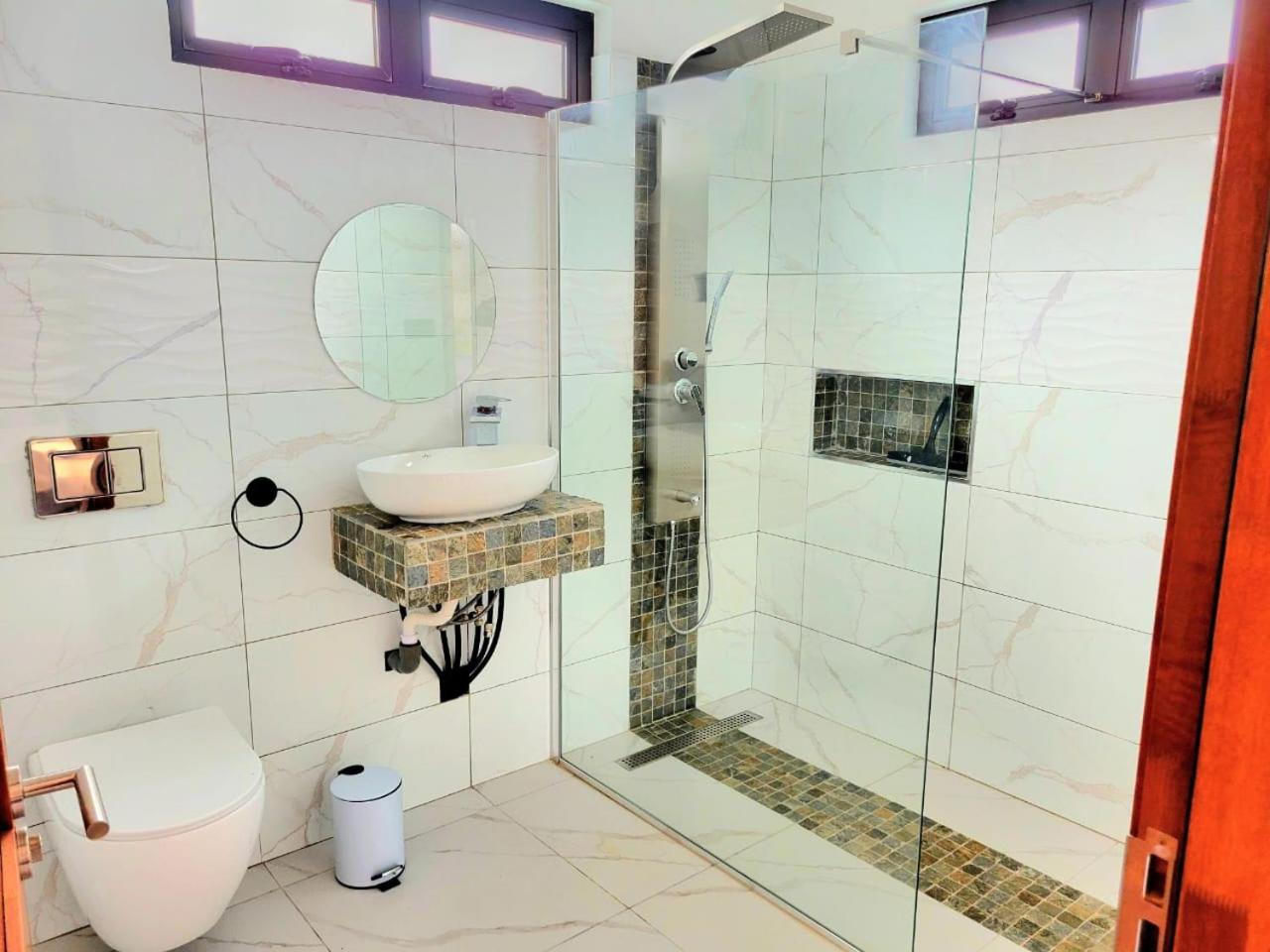 Maurent Villa - Private Pool near Trou aux Biches Beach, Shops & Restaurants