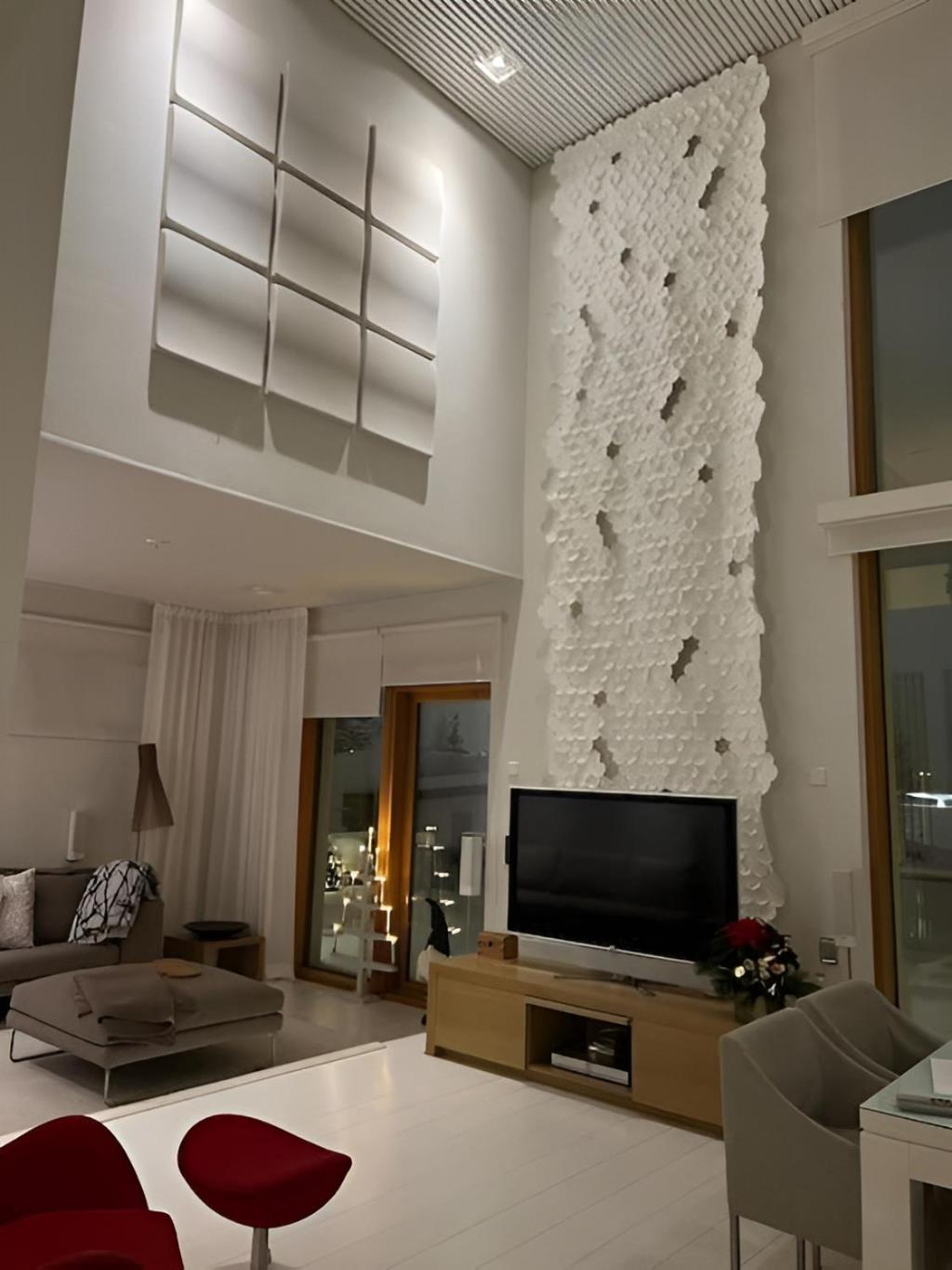 Modern Riverside Villa w Magnificent River Views