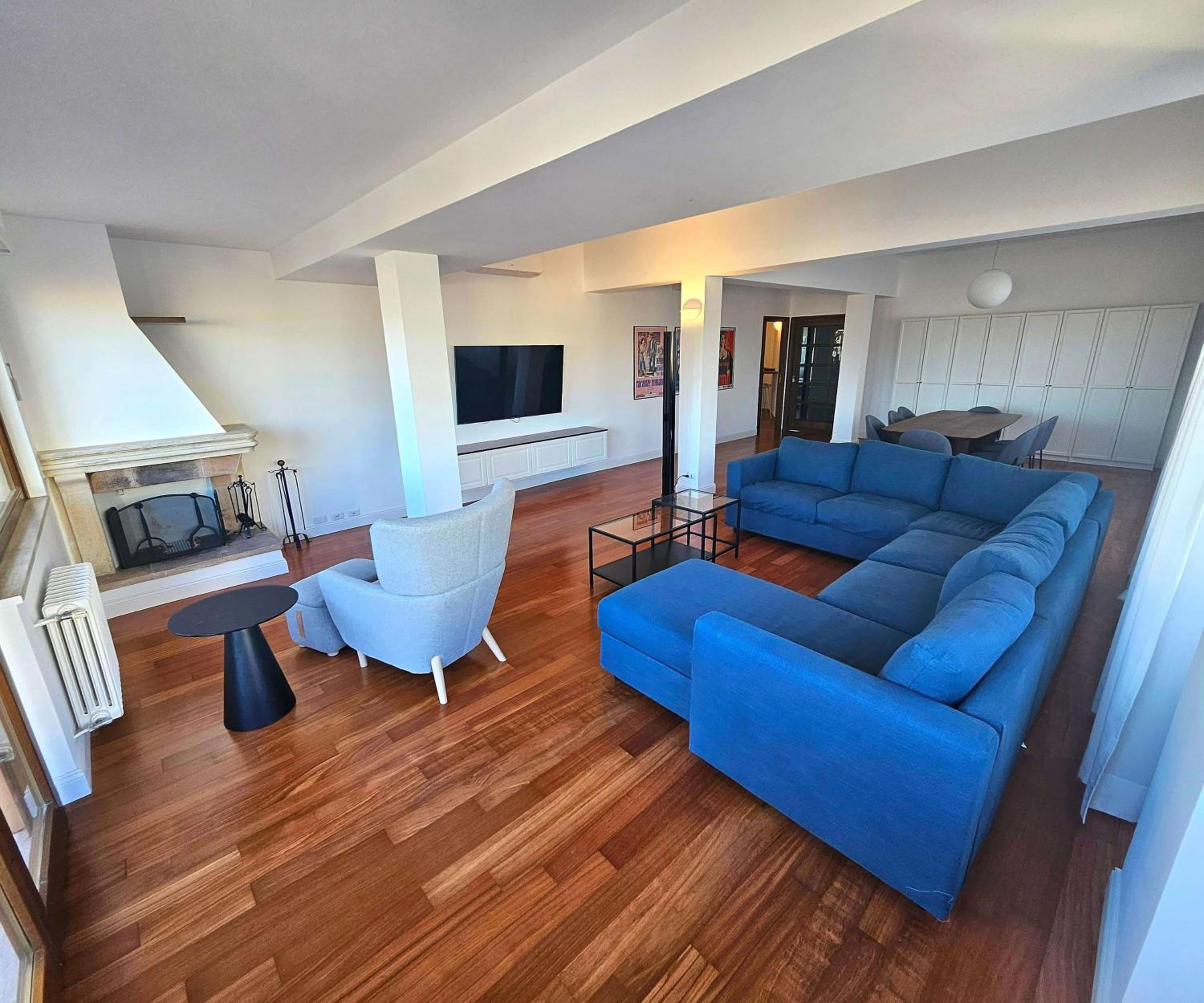 Cardinal Mistrangelo - next to the metro station, large and comfortable penthouse with terrace