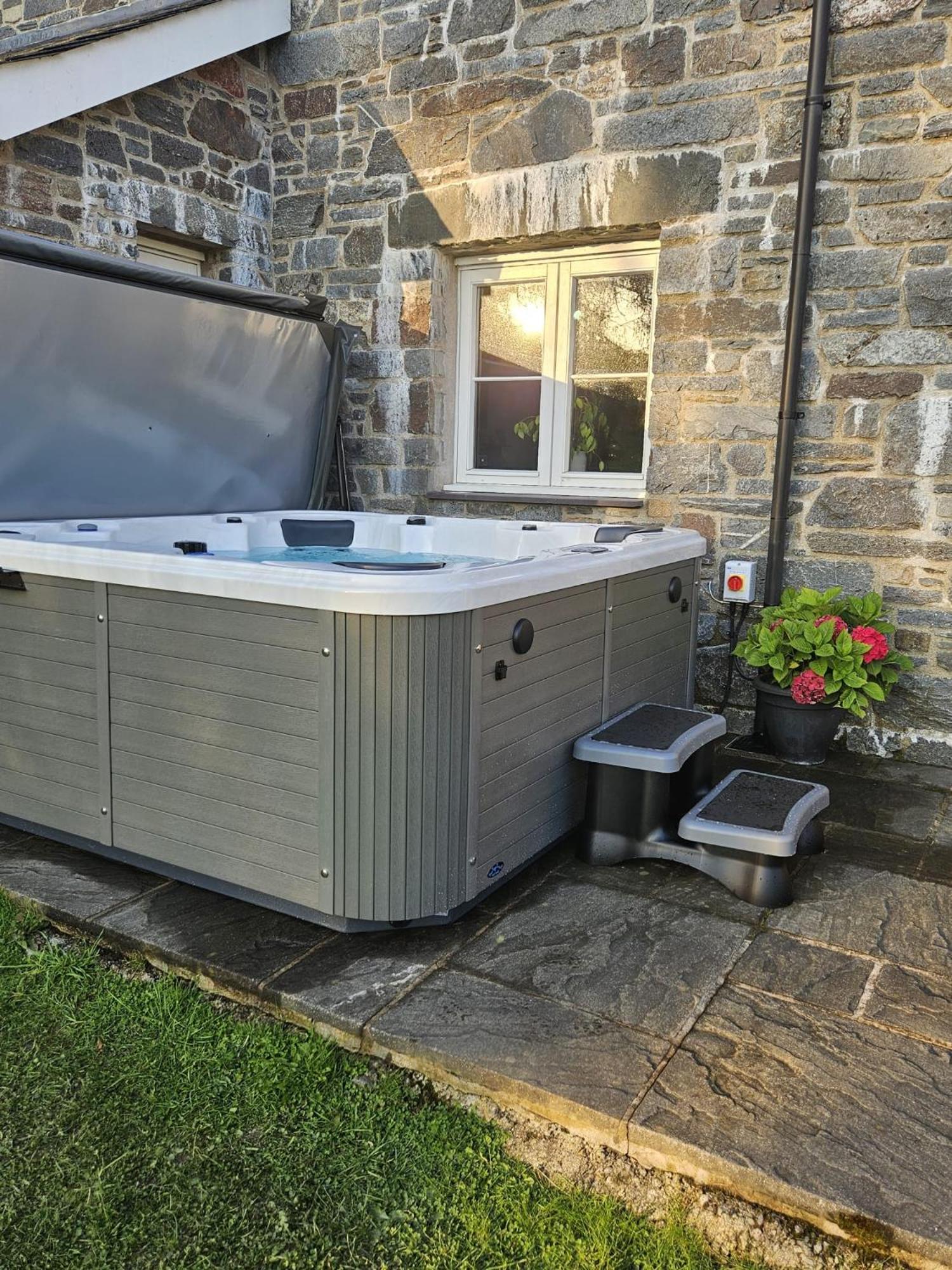 Stunning Barn Conversion with HOT TUB and ALPACAS - Ty Cerrig Barn view 3
