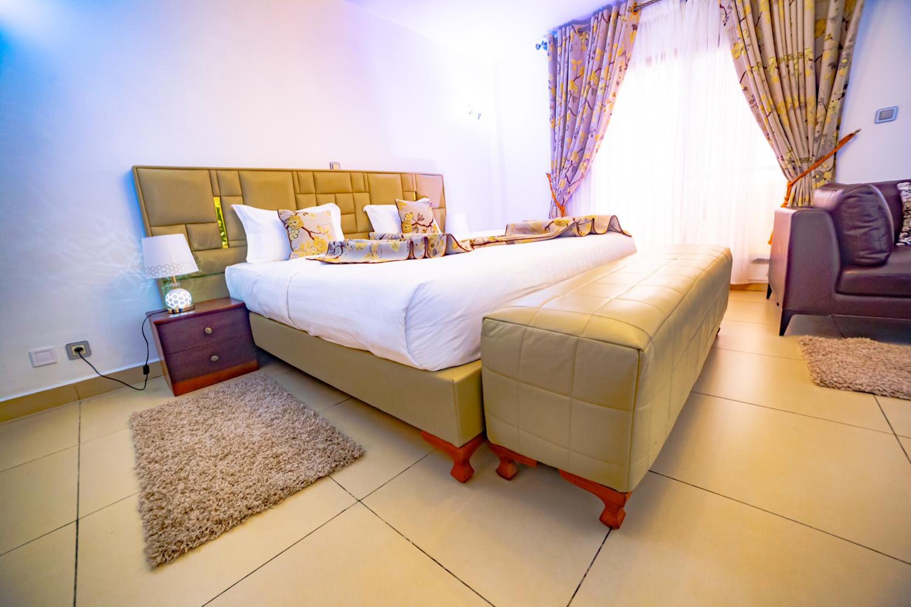 LOUMIA RESIDENCY BONAPRISO