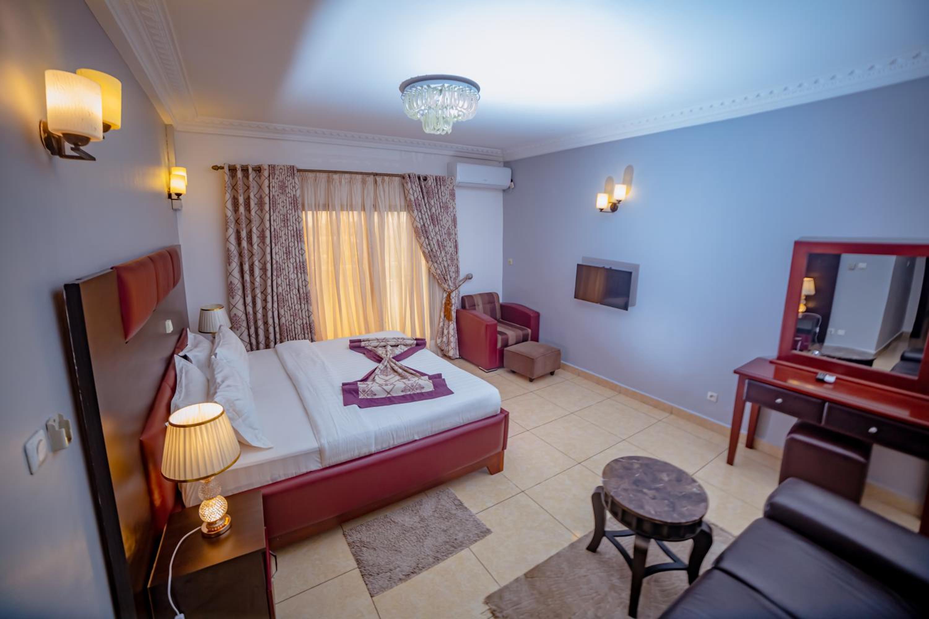 LOUMIA RESIDENCY BONAPRISO