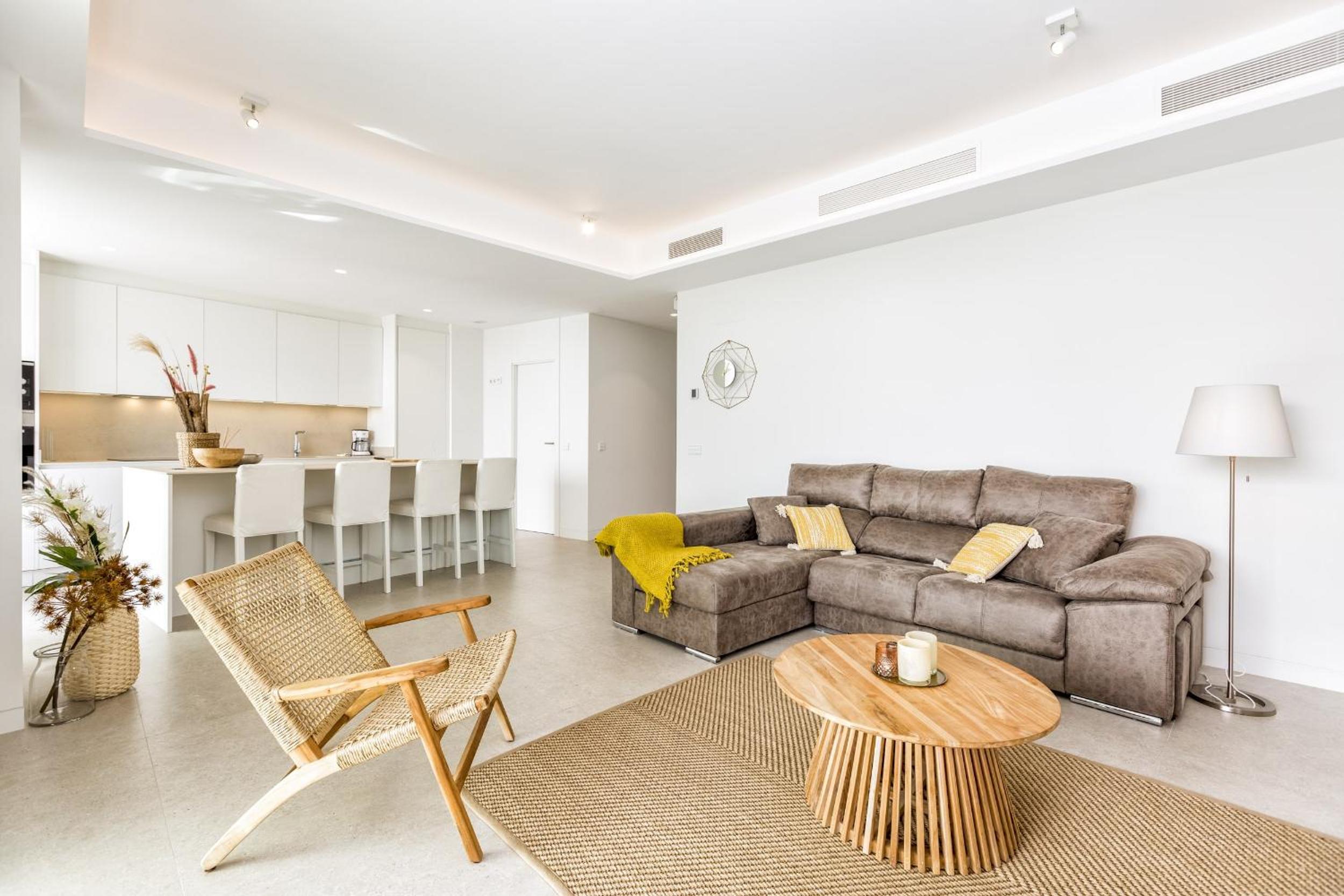 ViVi Homes - Rembrandt Pool, Sauna, Gym & Sea View