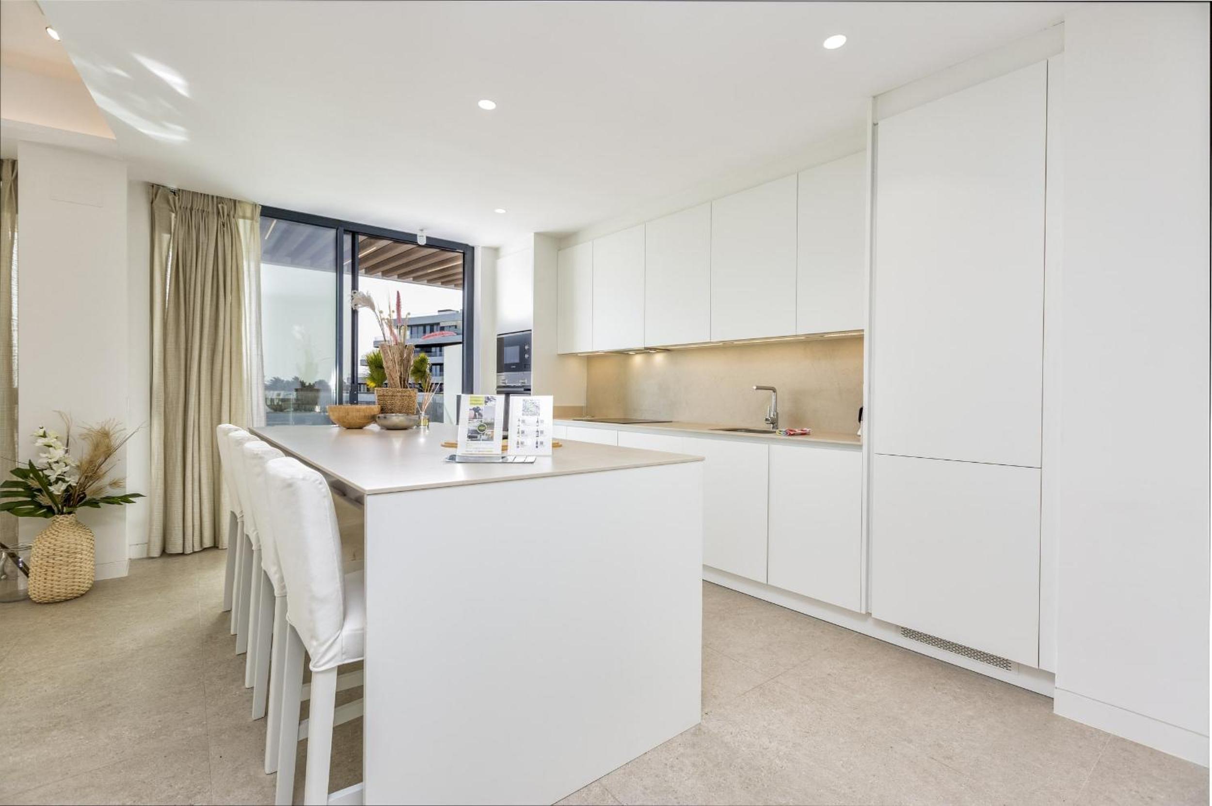 ViVi Homes - Rembrandt Pool, Sauna, Gym & Sea View
