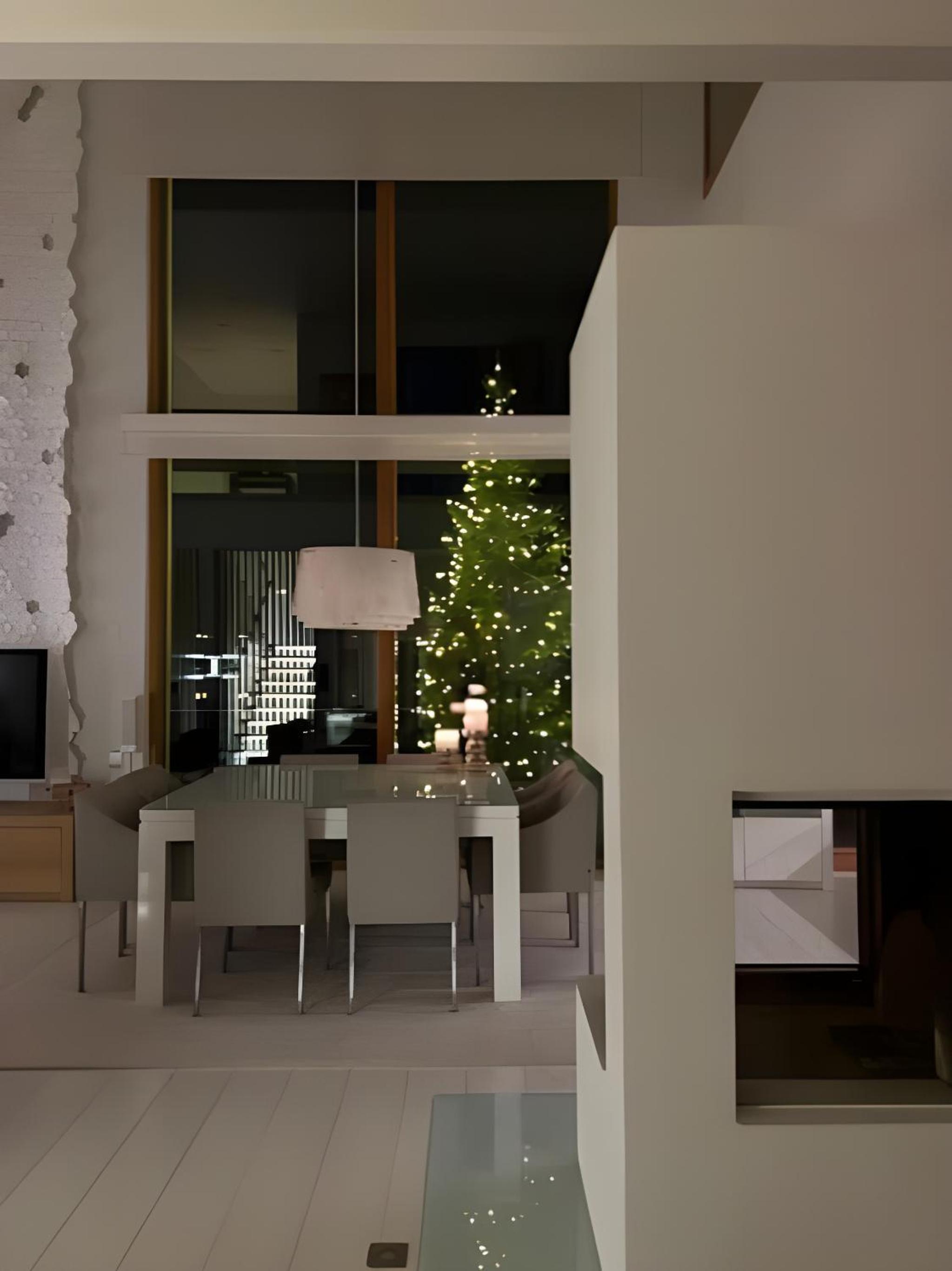 Modern Riverside Villa w Magnificent River Views
