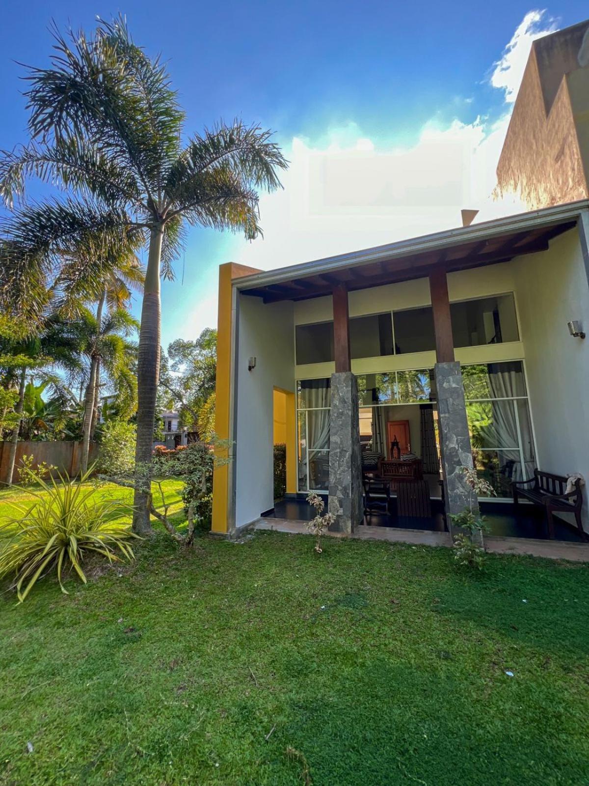 Double Room with Private Bathroom in Galle view 5
