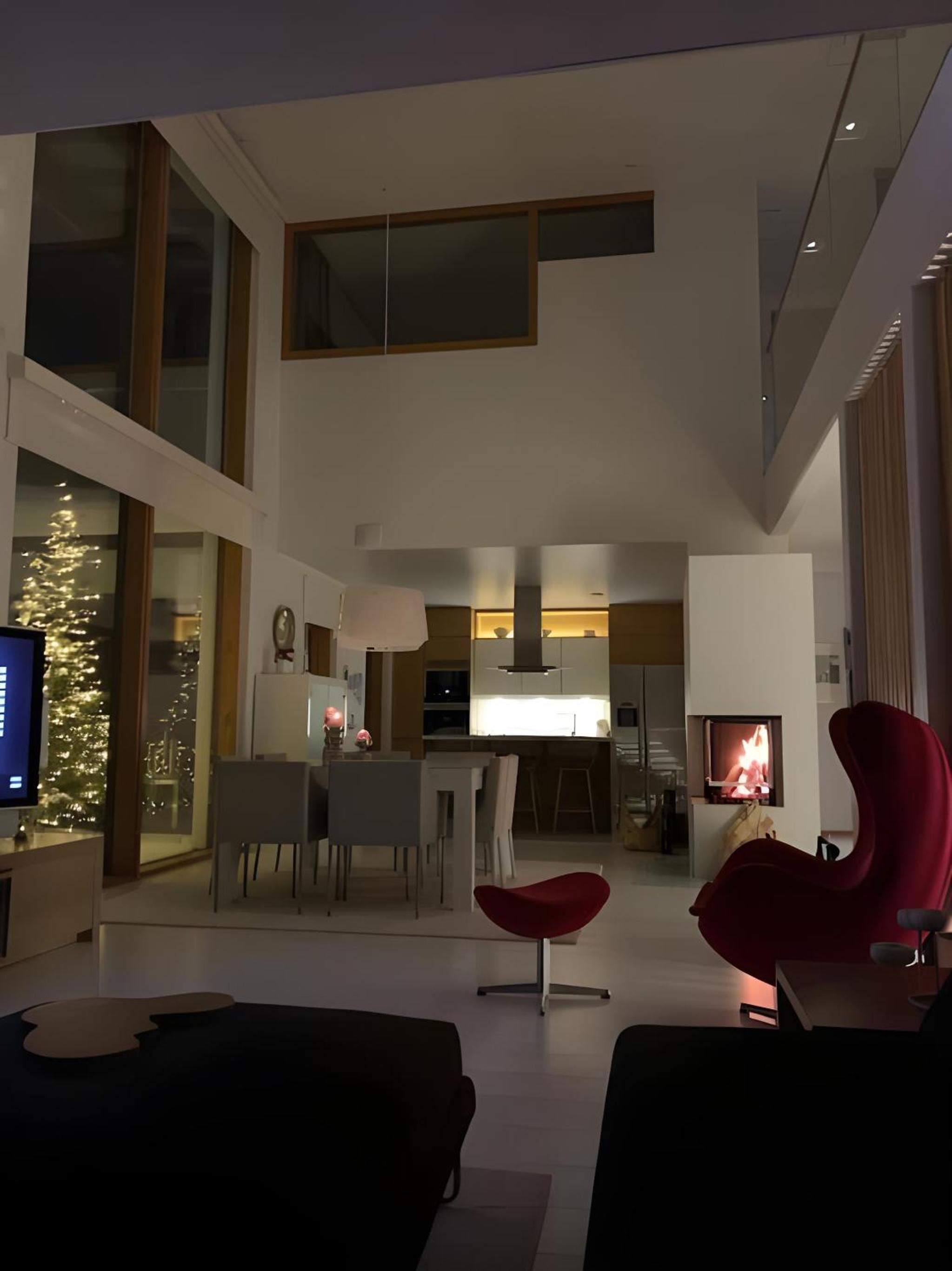 Modern Riverside Villa w Magnificent River Views