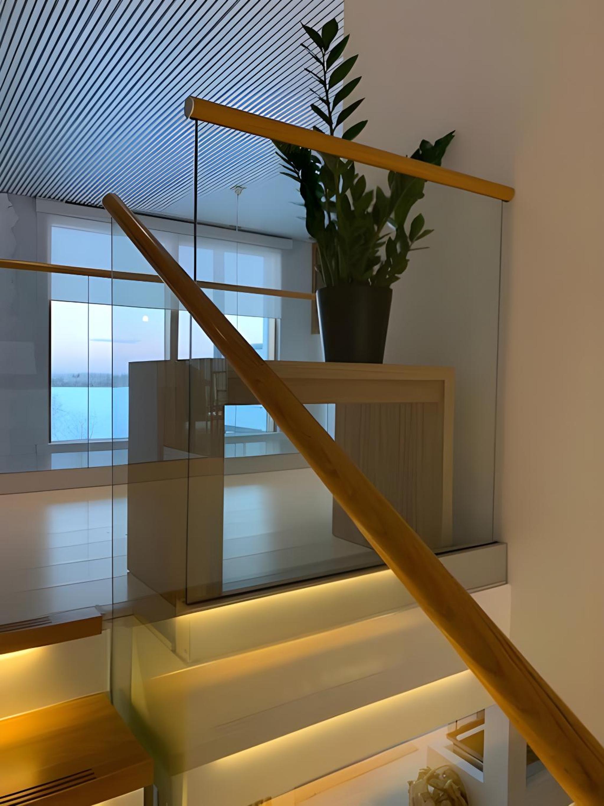 Modern Riverside Villa w Magnificent River Views