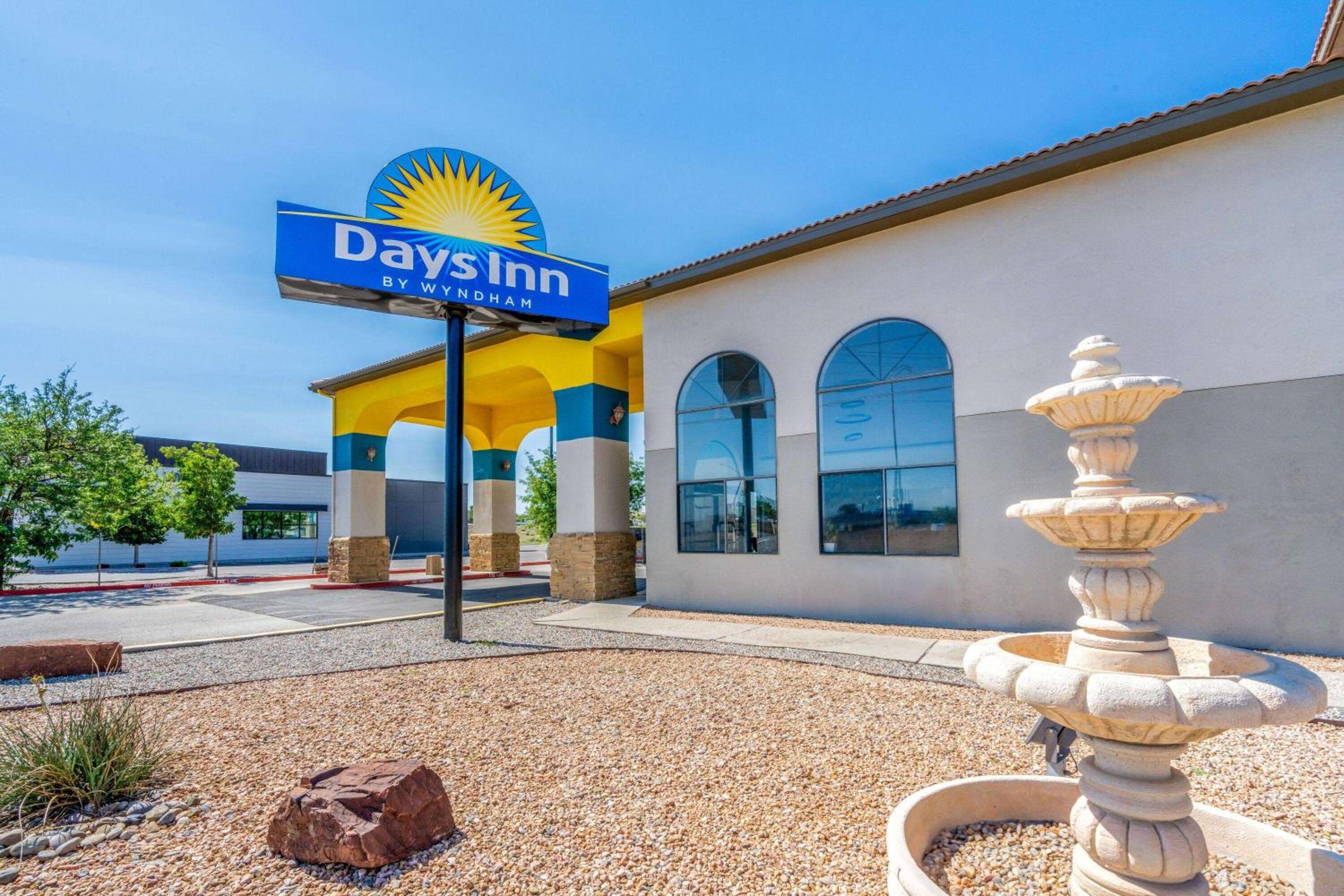 Days Inn by Wyndham Los Lunas view 2