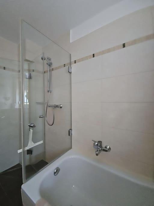 Gemütliche EG Wohnung nahe DAA, Würzburg, A3, A7, A81, in Fuchsstadt