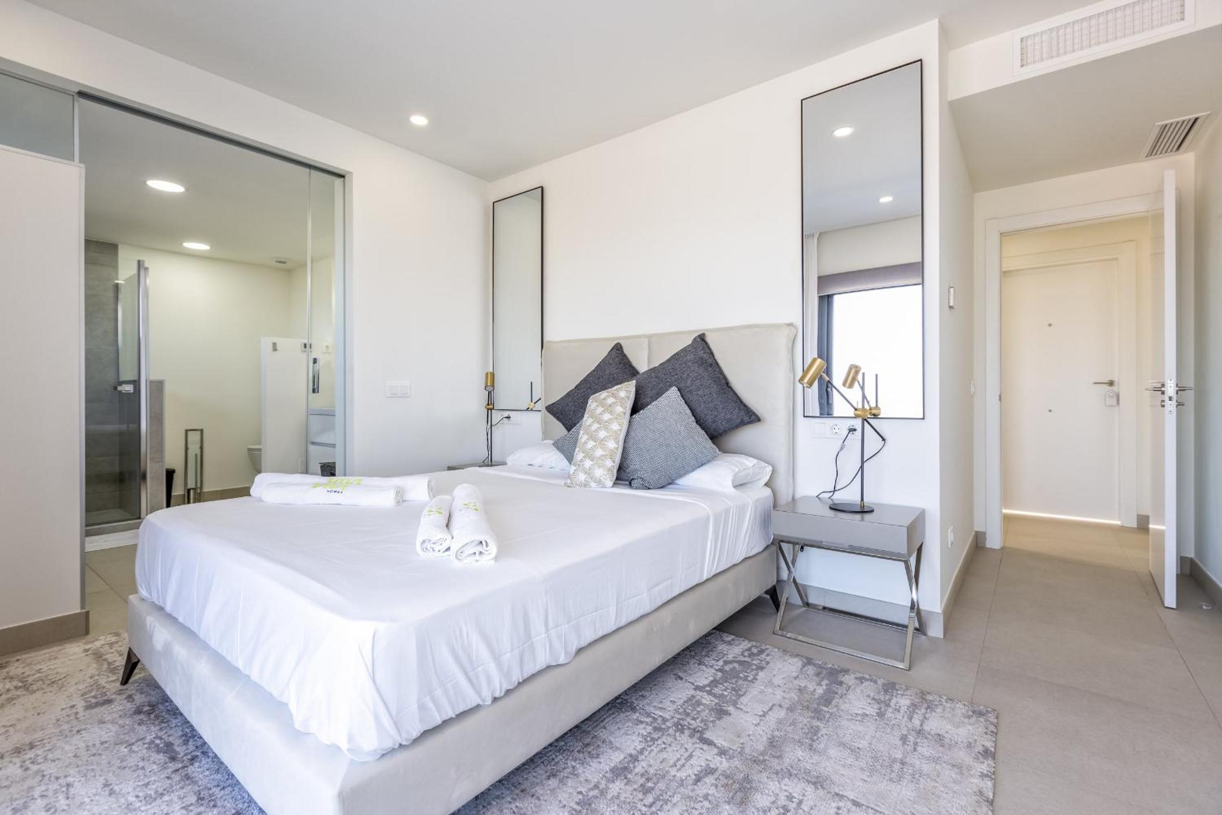 ViVi Homes - The One Pool, Sauna, Gym & Terrace
