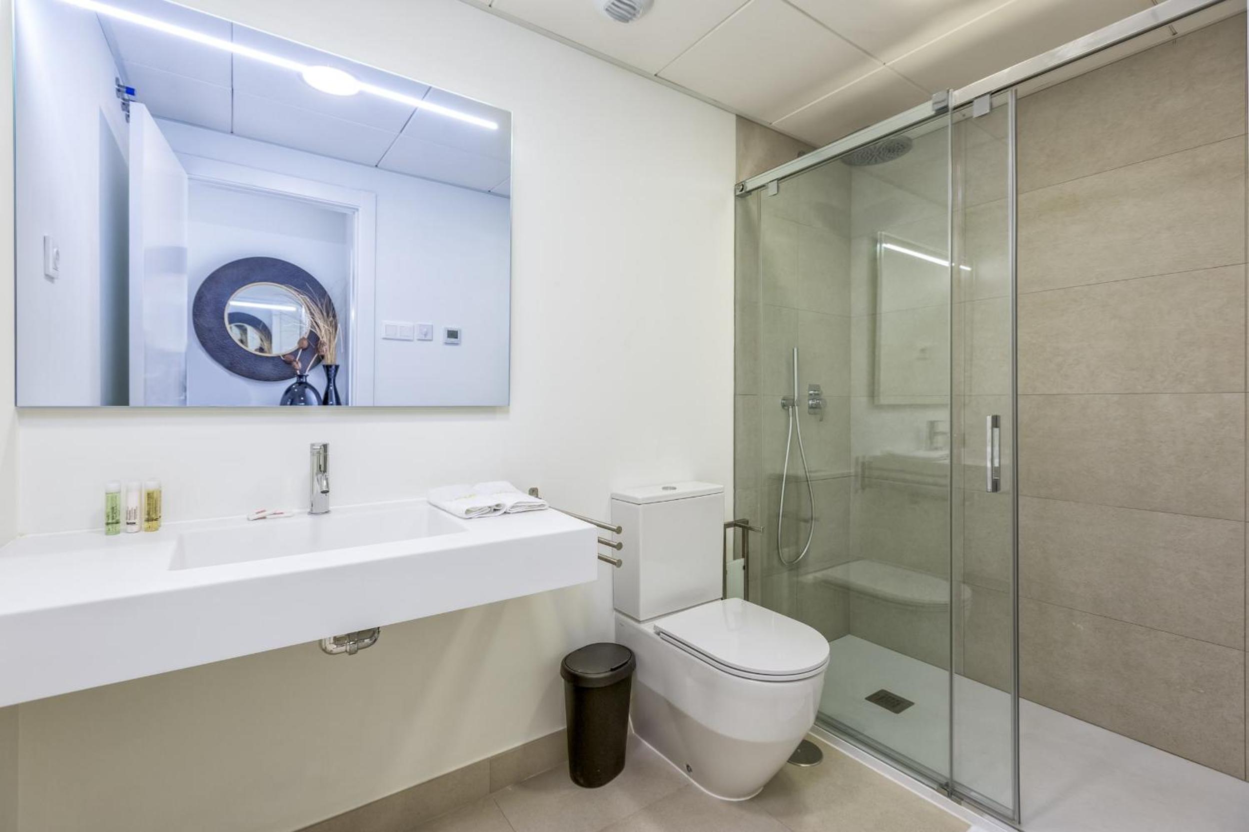 ViVi Homes - The One Pool, Sauna, Gym & Terrace