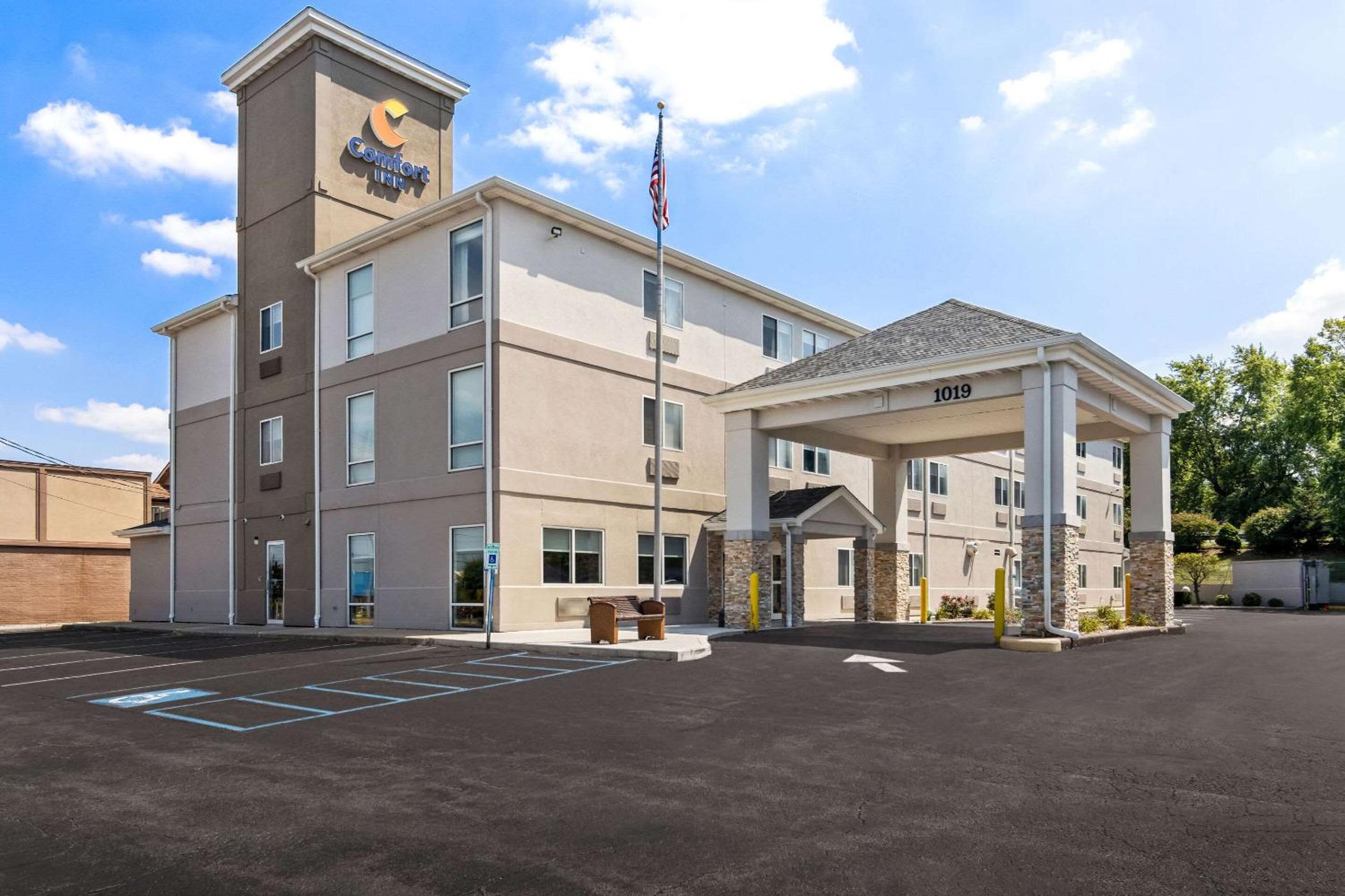 Hotel Comfort Inn - Image 1