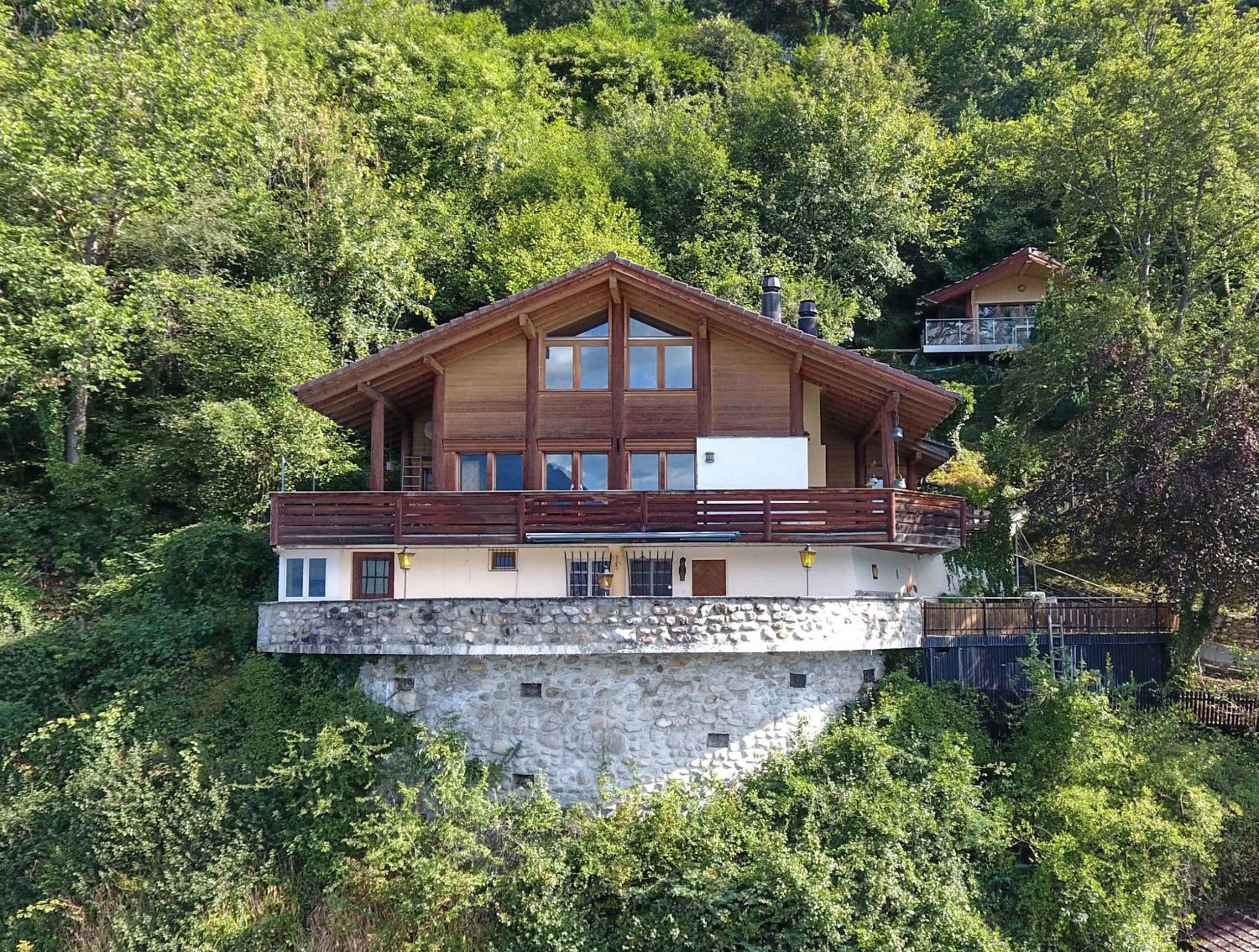 Lakeside Chalet with Panorama View