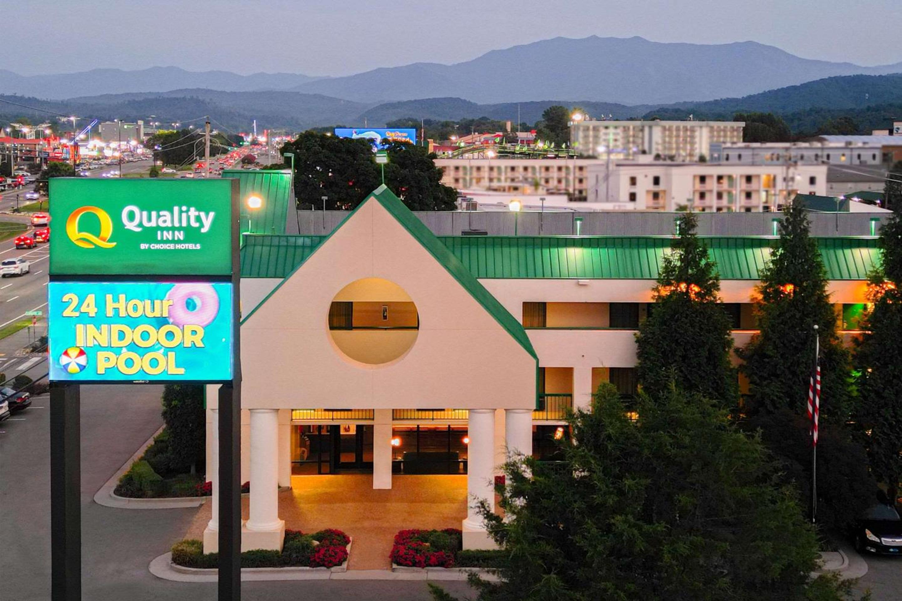 Hotel Quality Inn Near the Island Pigeon Forge