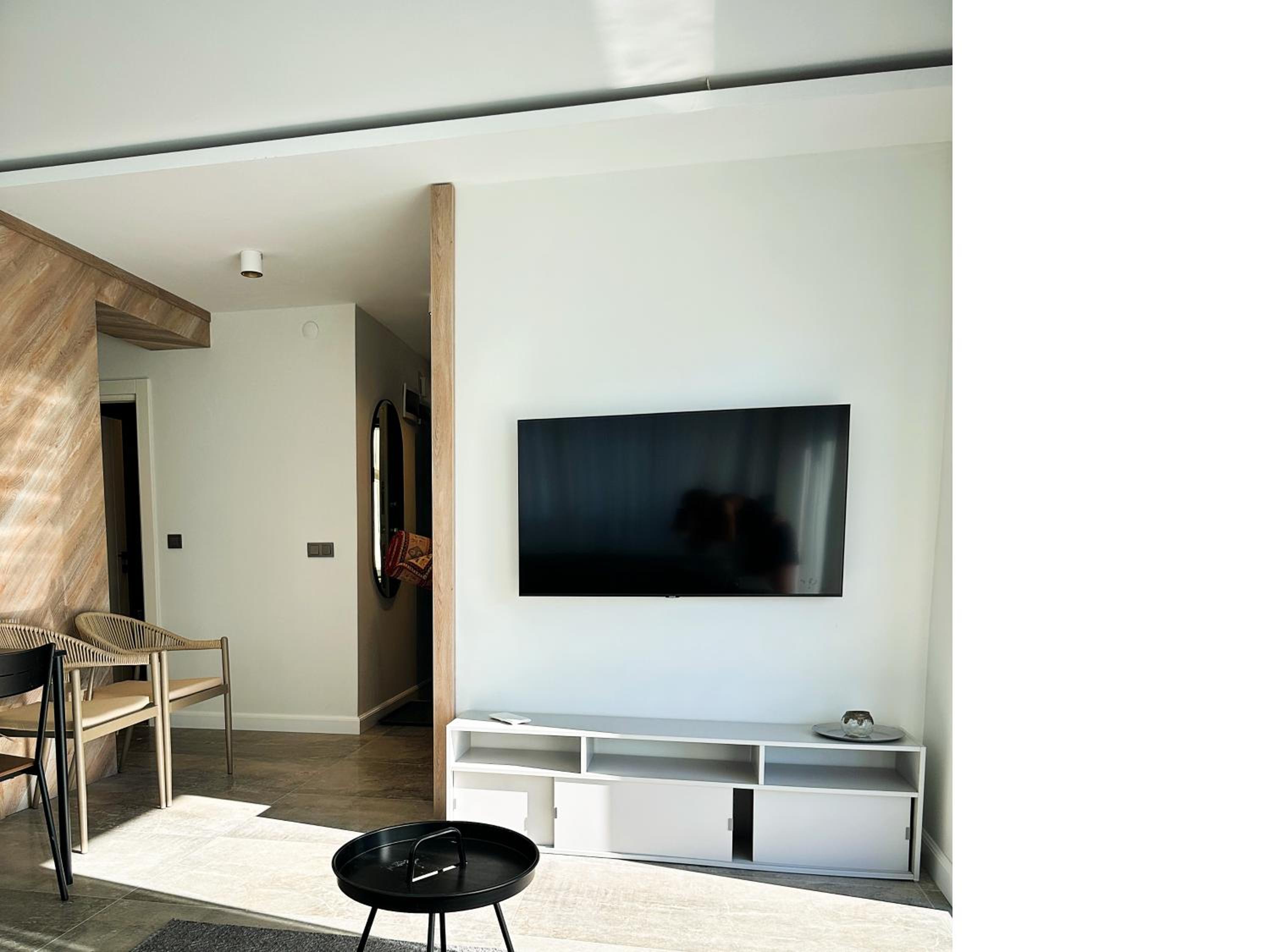 Leos Apartments Apart3 view 5