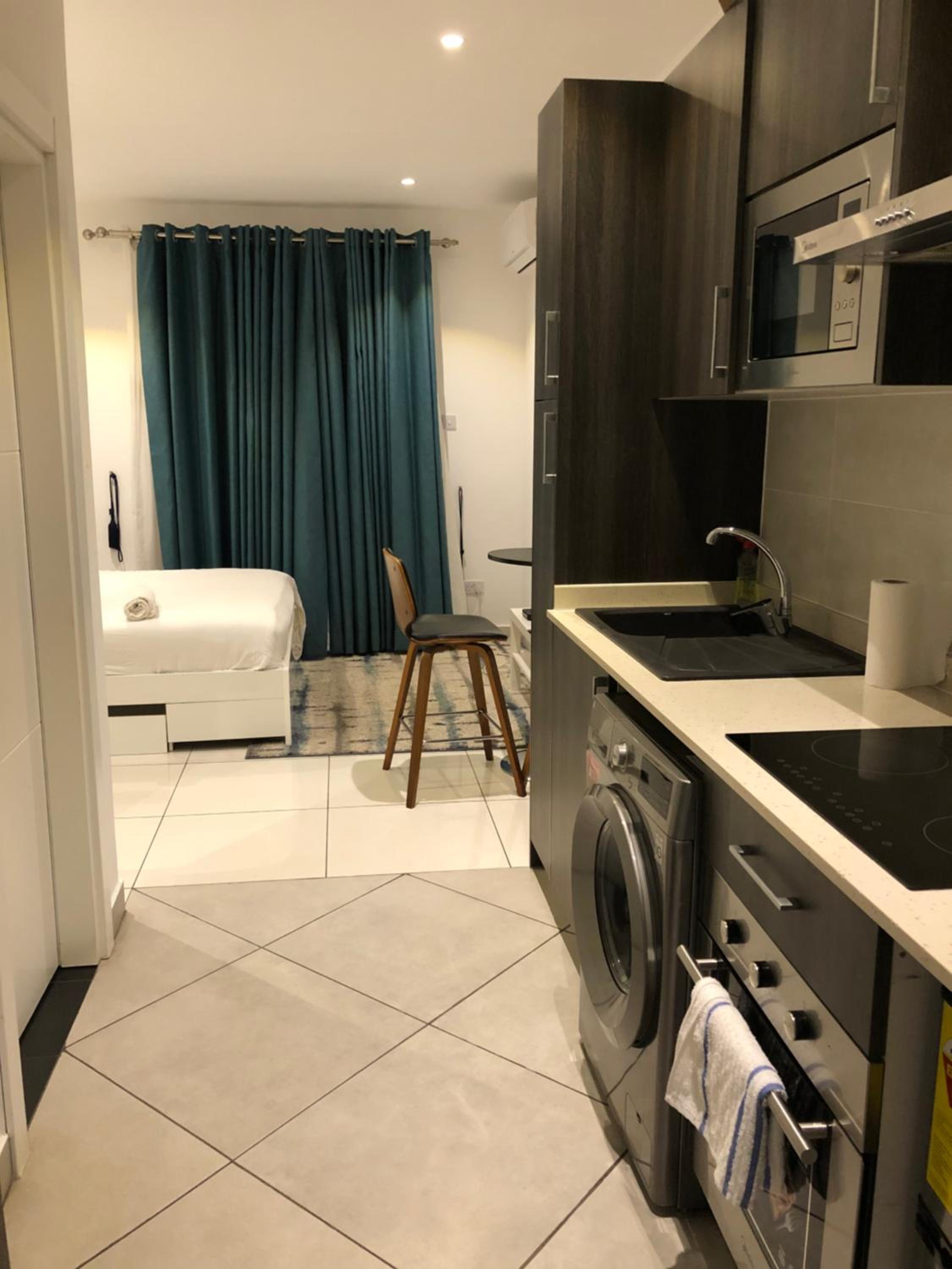 Embassy gardens by Cosy Retreat Apartments