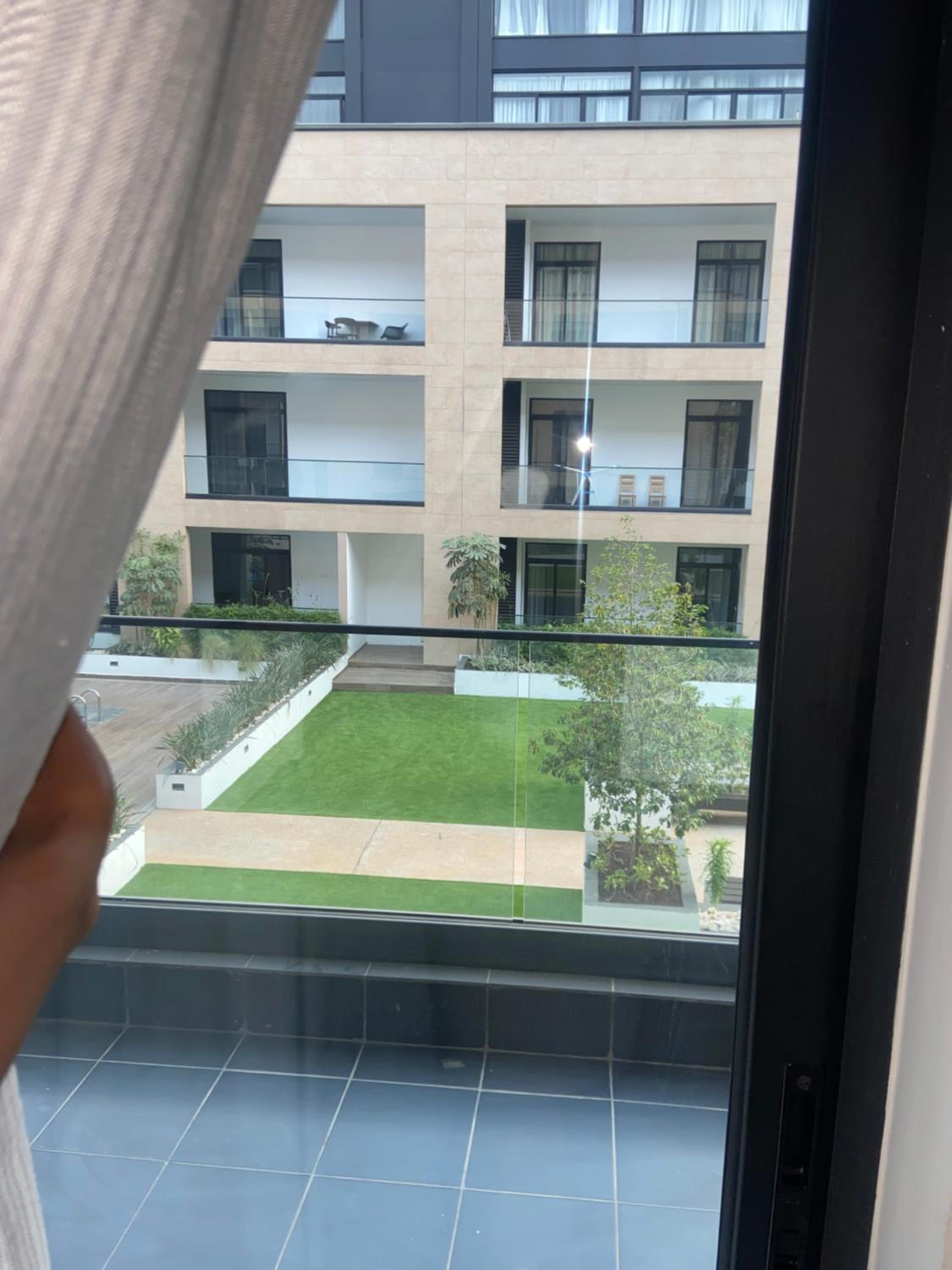Embassy gardens by Cosy Retreat Apartments