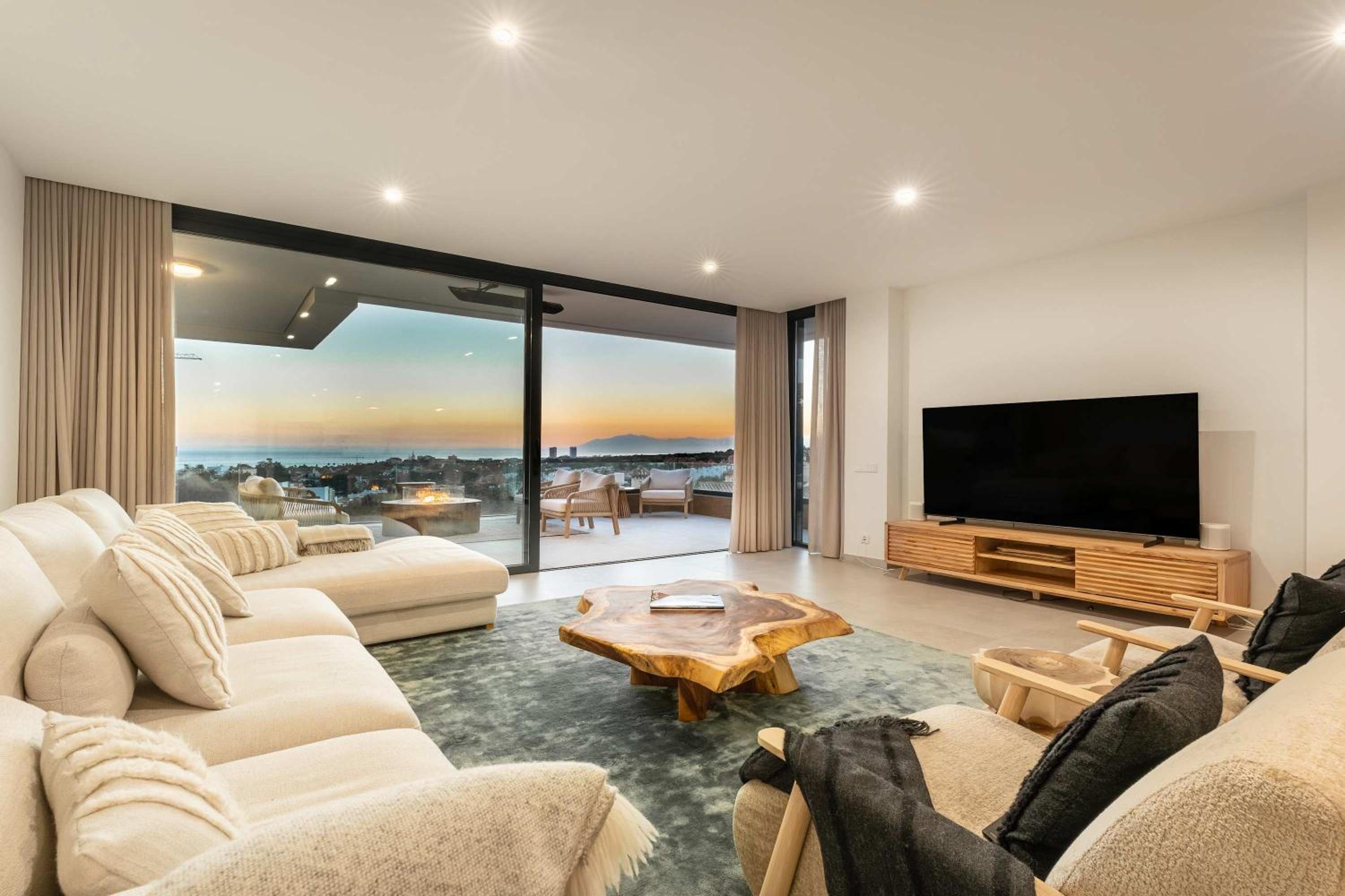 Casa Sol Luxury Rooftop Penthouse Gym Spa Pools