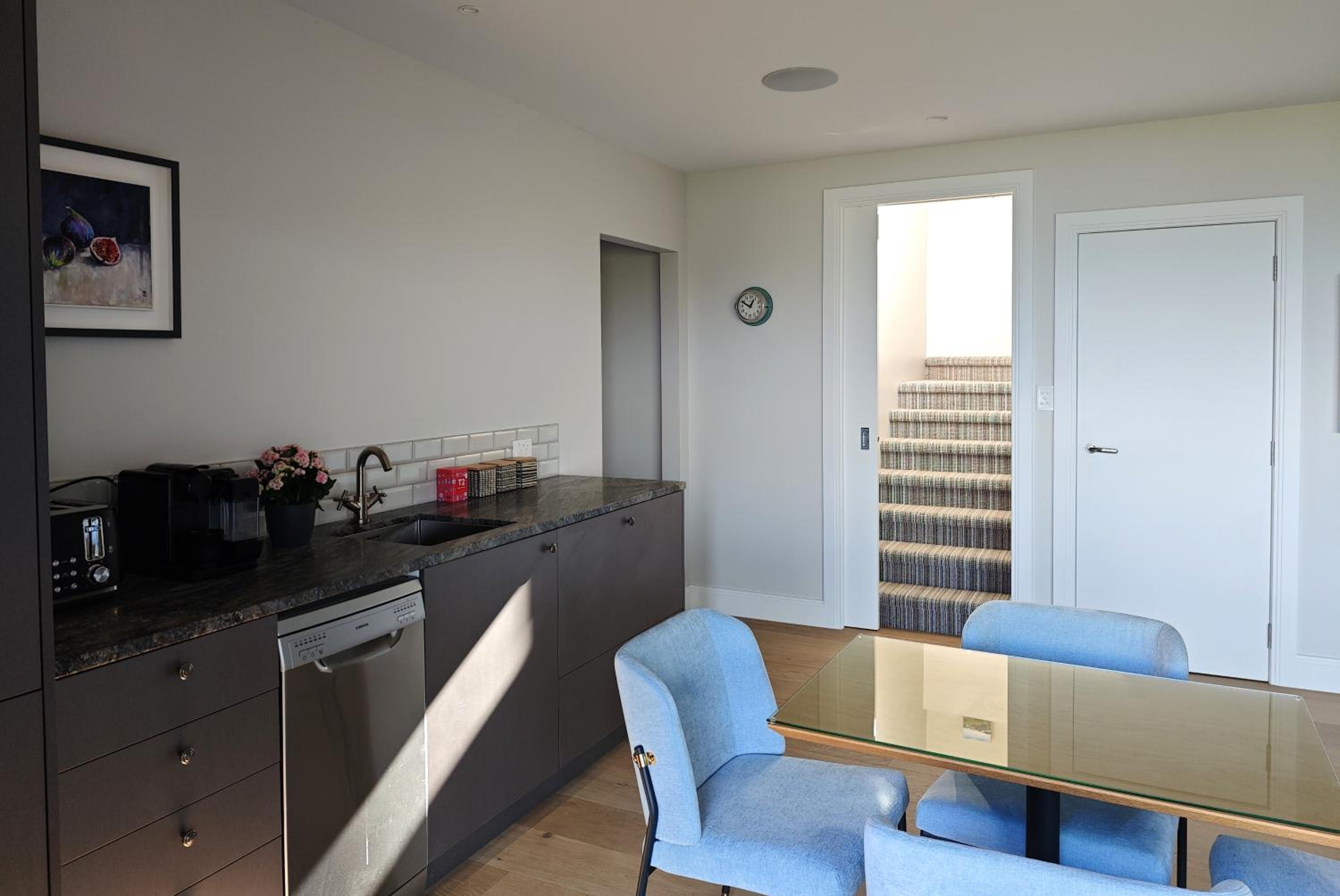 The Keep, with panoroma bay views and perfect for couples view 2