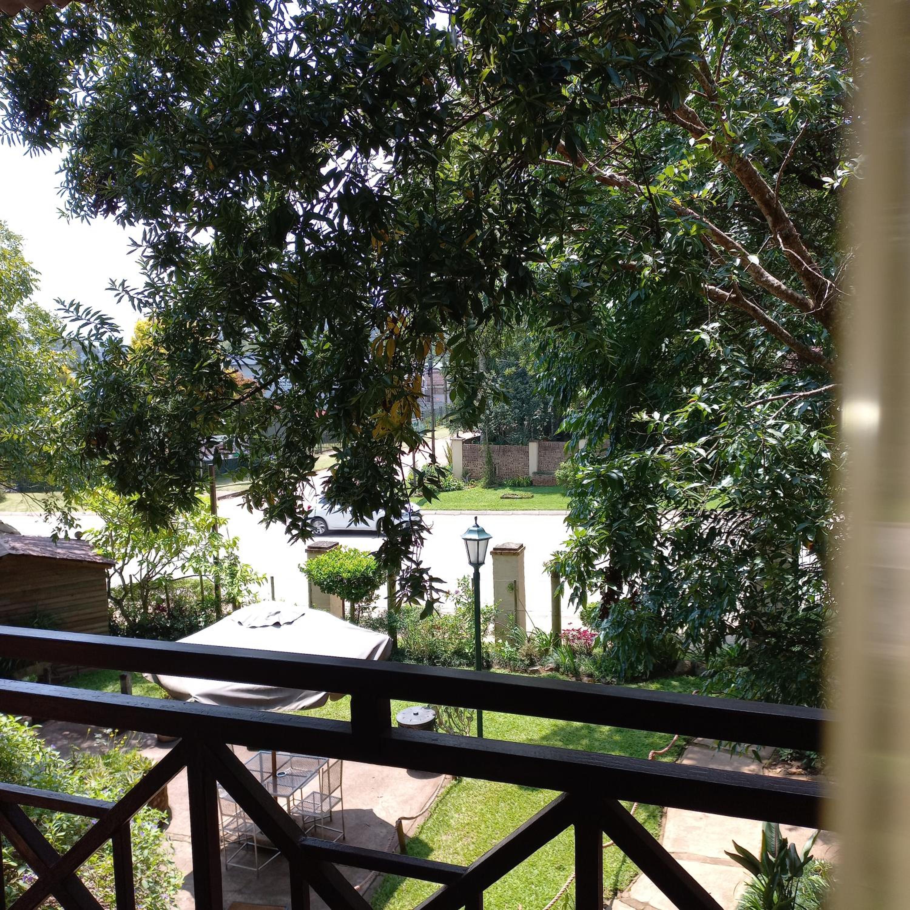 Autumn Breeze Manor Guest House