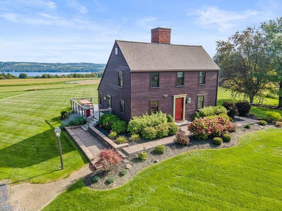 3BR 2BA Colonial Charm Pool HouseLakeViews Gym Deck