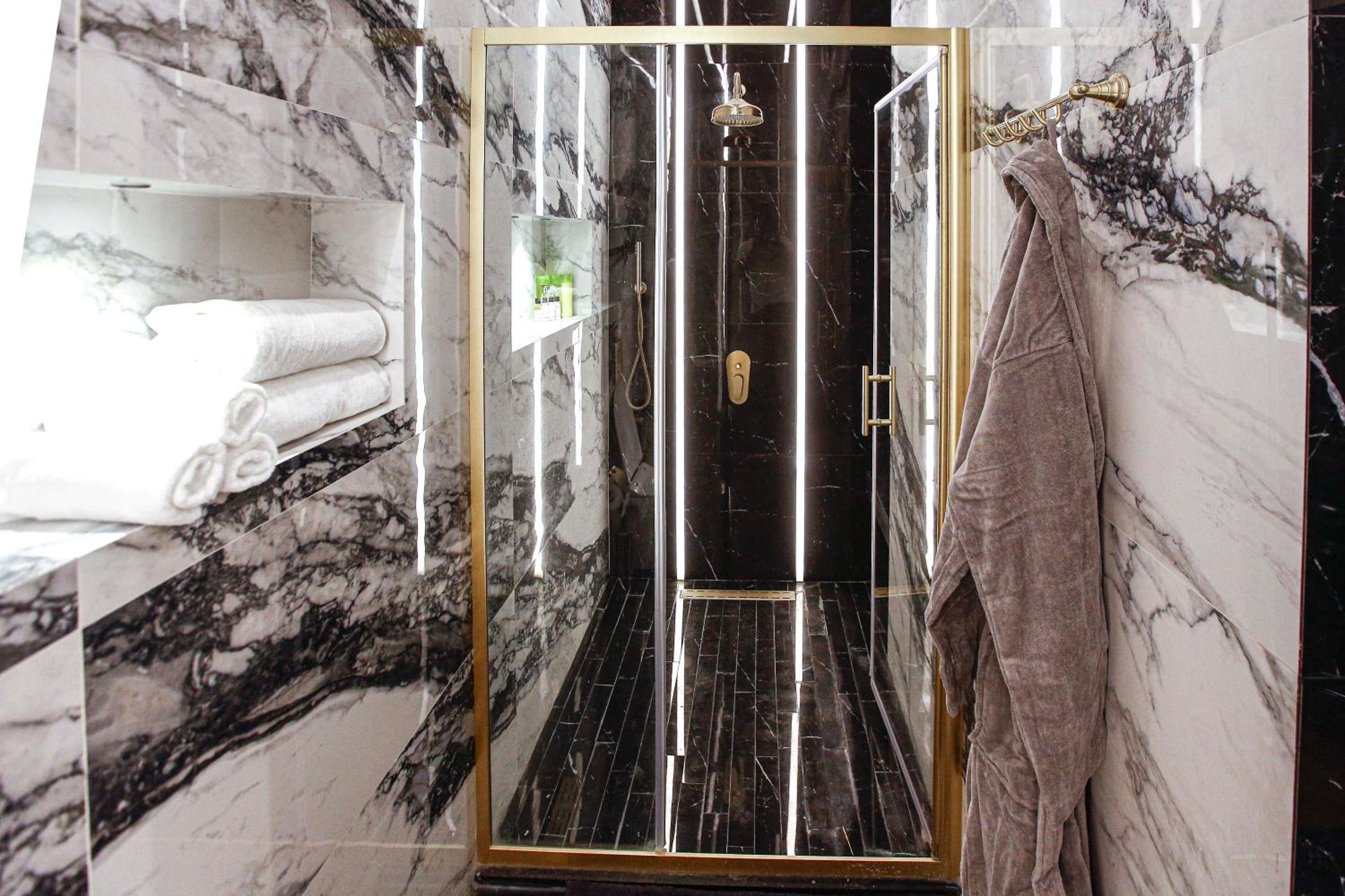 Luxury Baku center Apt