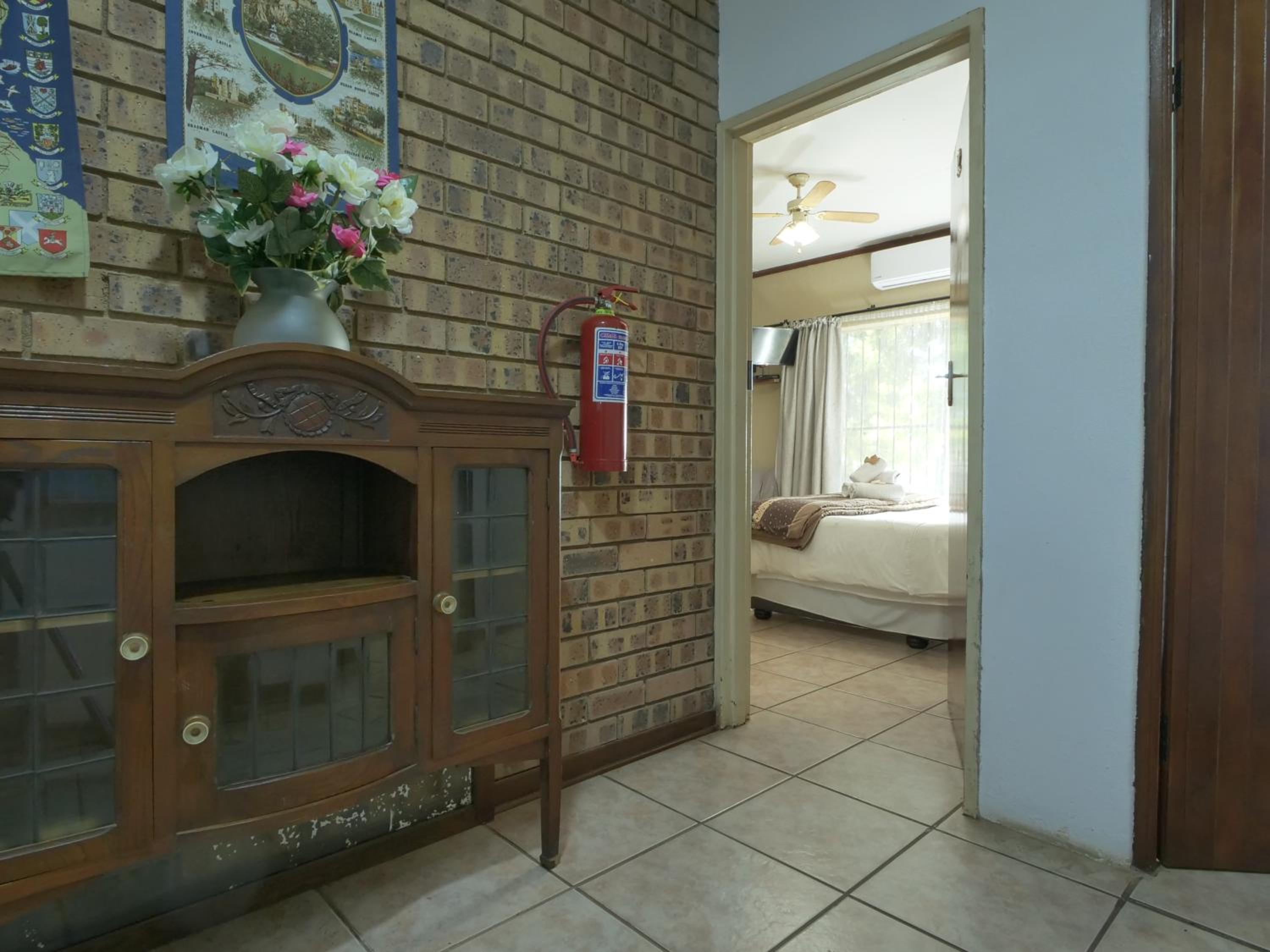 Autumn Breeze Manor Guest House