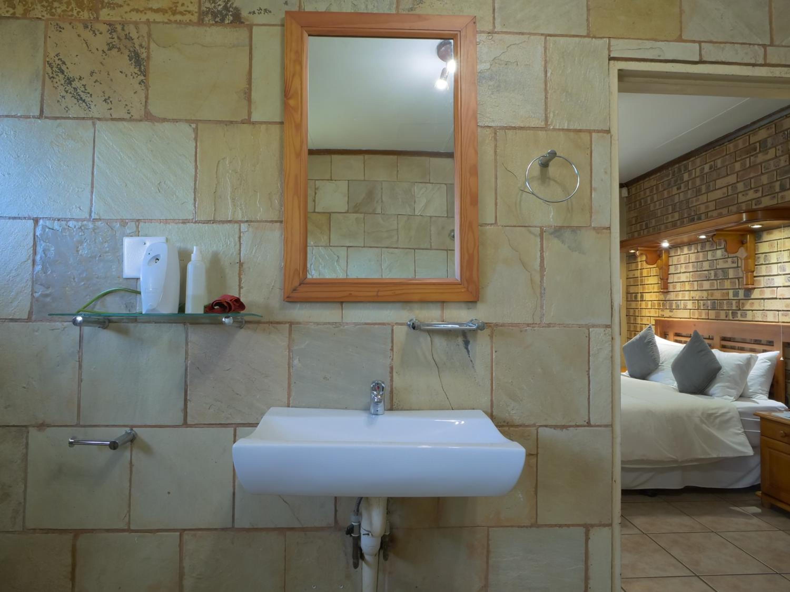 Autumn Breeze Manor Guest House