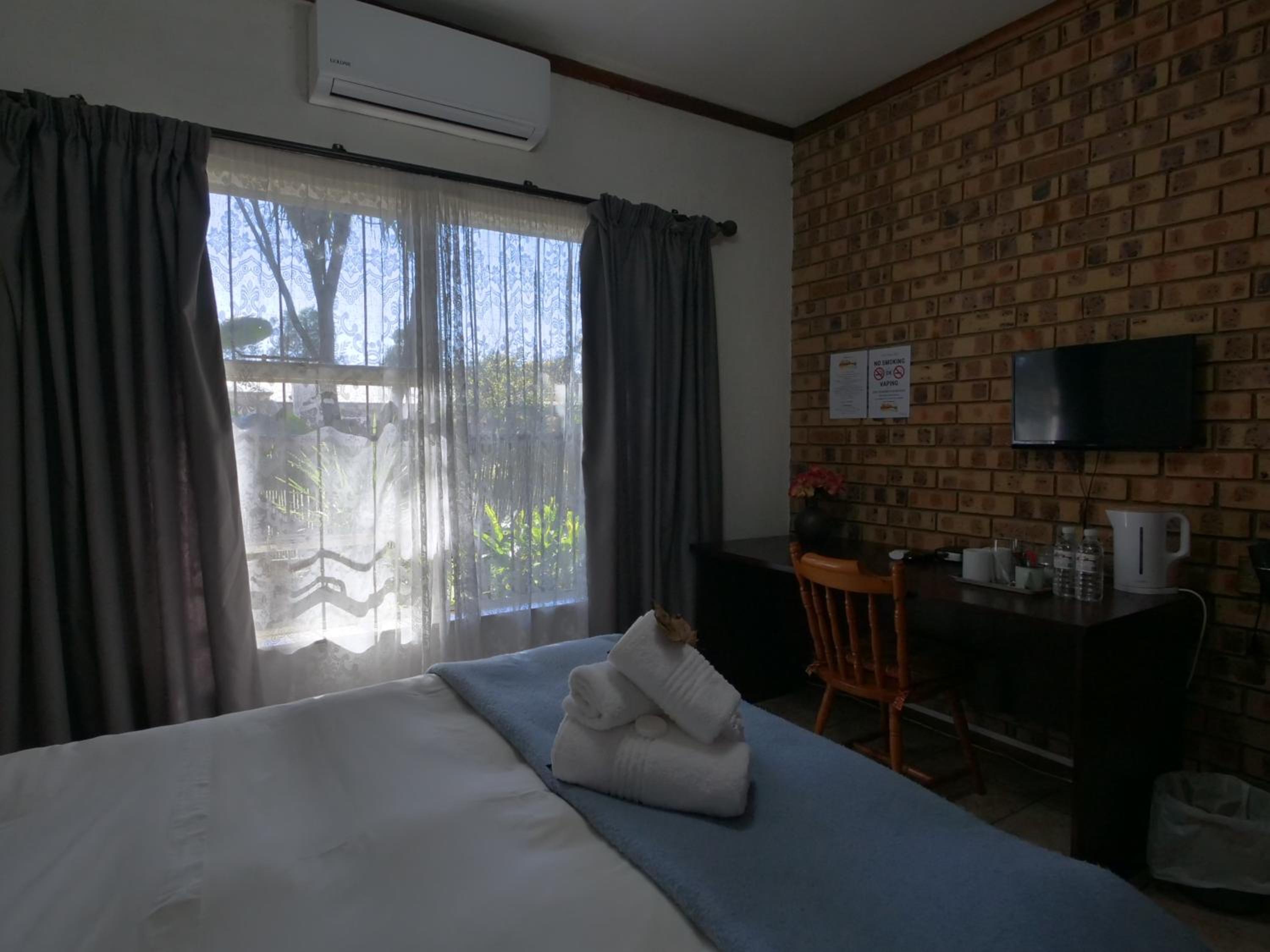 Autumn Breeze Manor Guest House