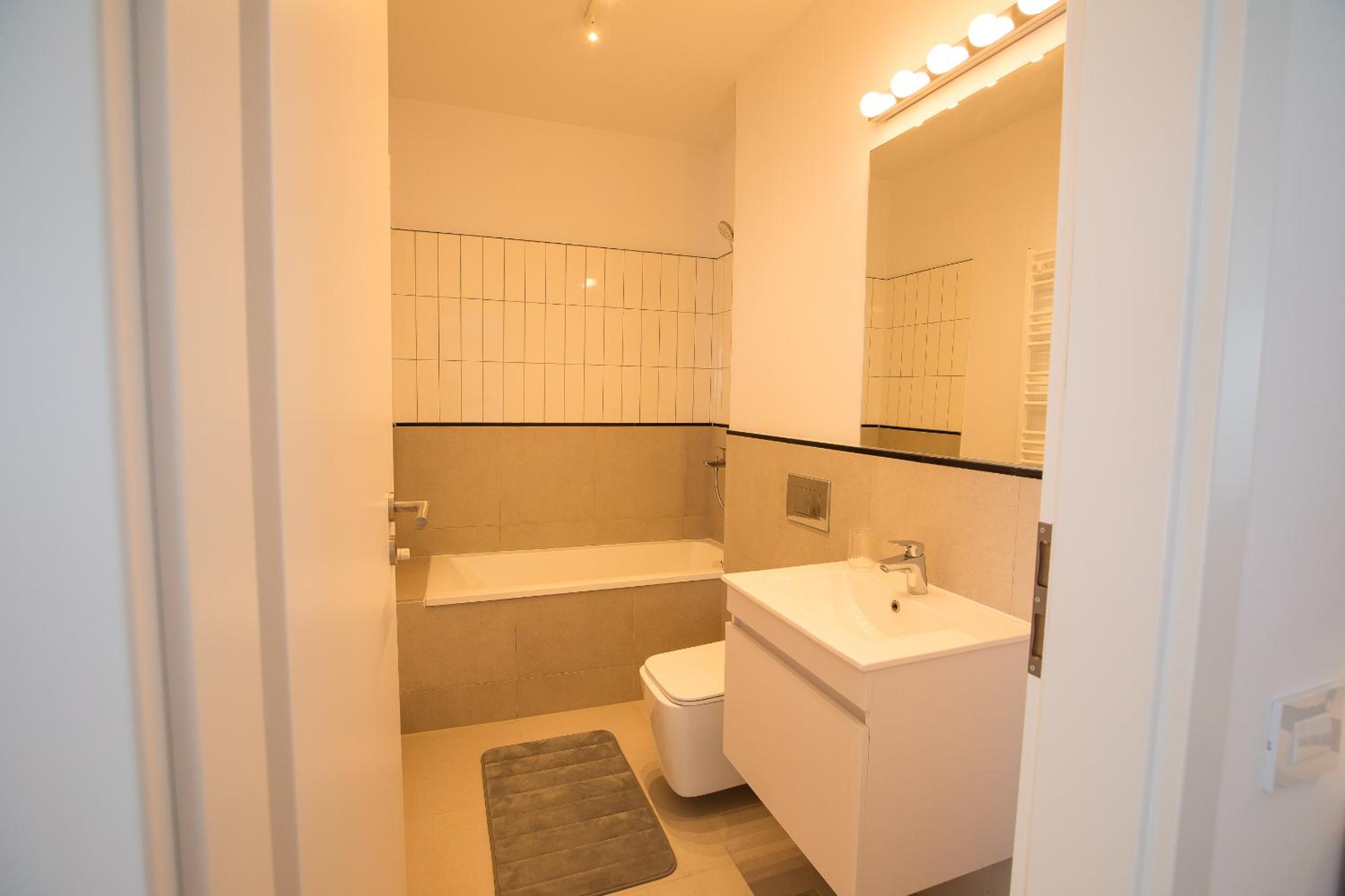 Marble Heights I 1 BR apartment with underground parking view 5