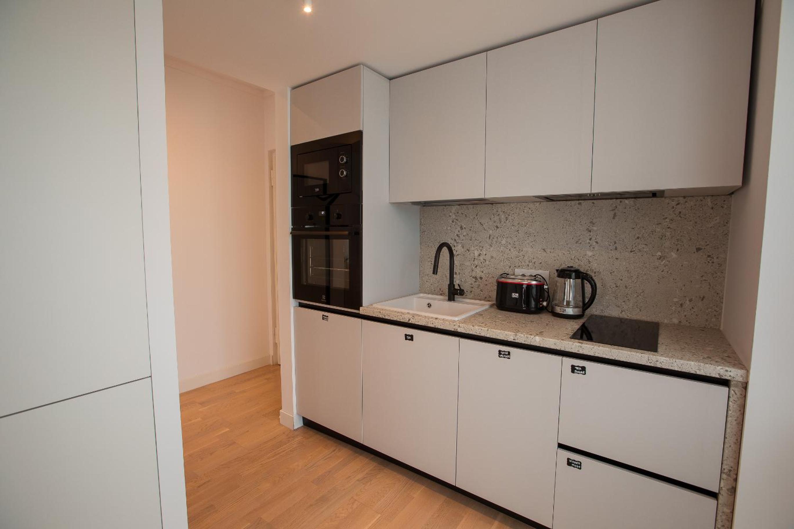 Marble Heights I 1 BR apartment with underground parking view 3