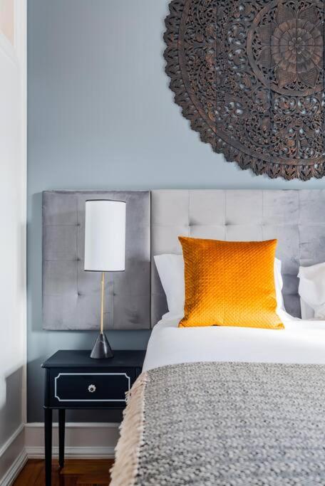 Elegant 2BR + Gourmet Kitchen | Mid-Term Lisbon view 5