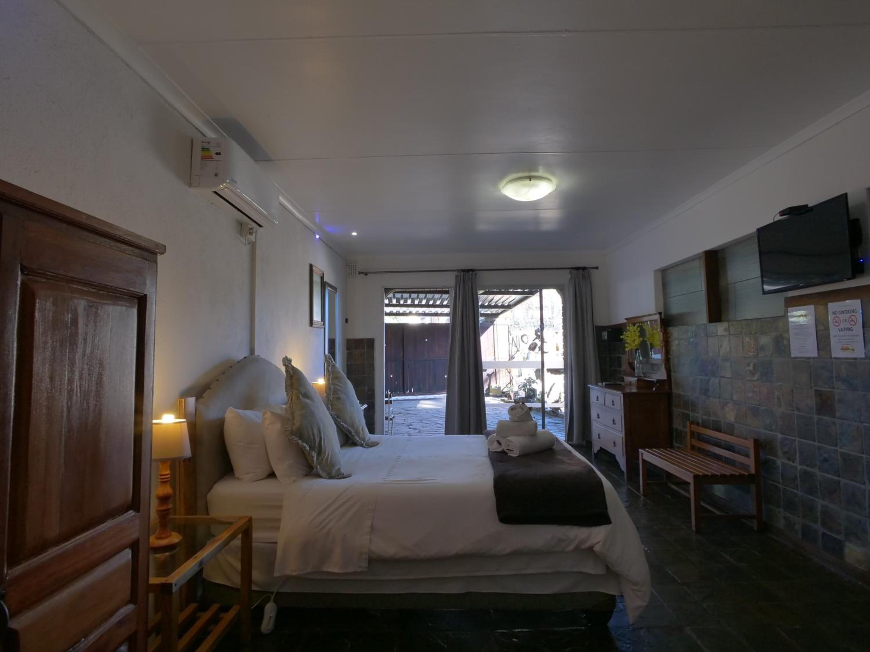 Autumn Breeze Manor Guest House