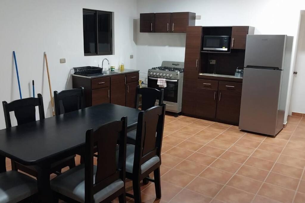 Hermoso Apartamento #5 en Condominio Vista Hermosa