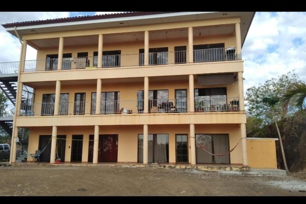 Hermoso Apartamento #5 en Condominio Vista Hermosa