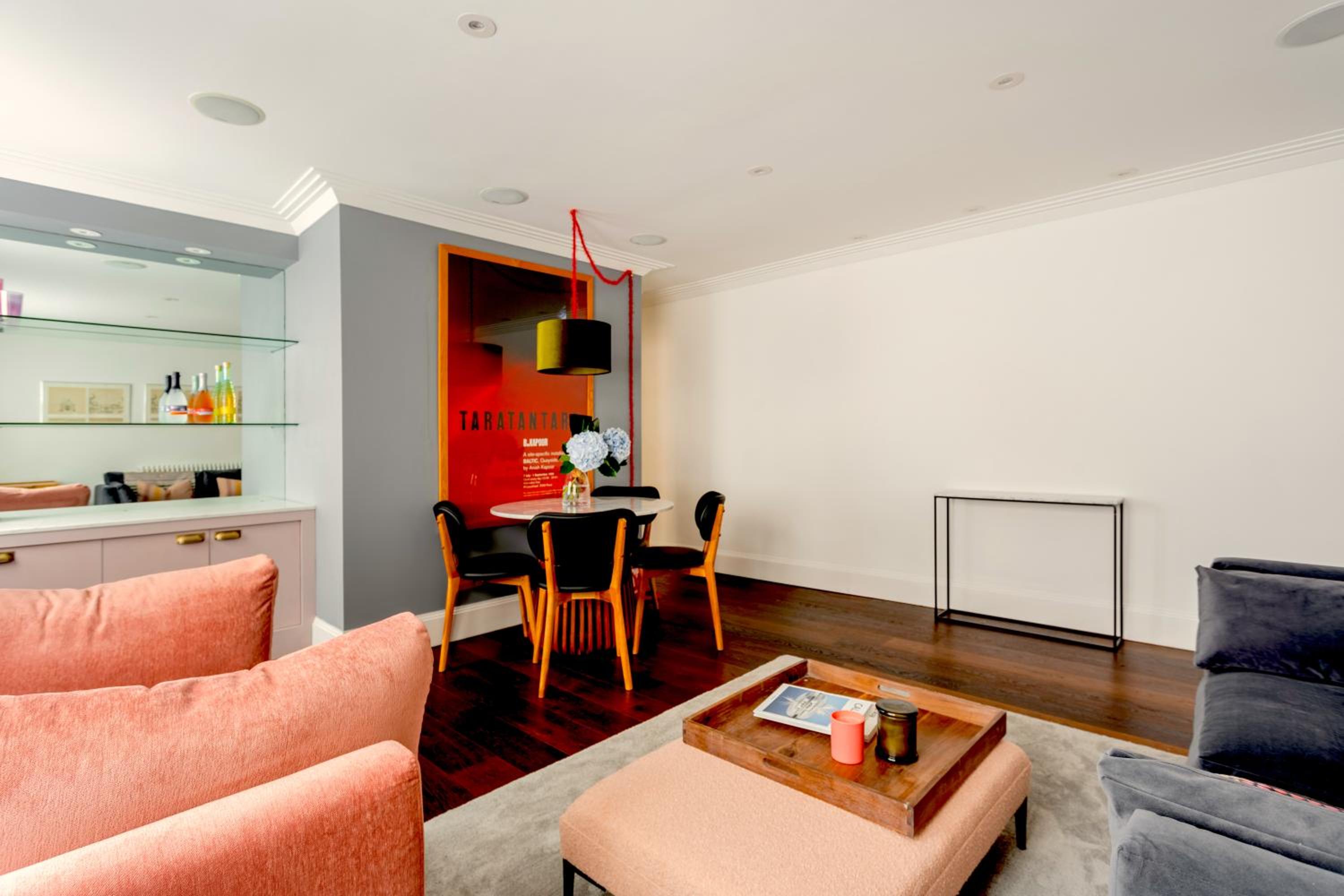 2bed Kings Road Chelsea Apt, London