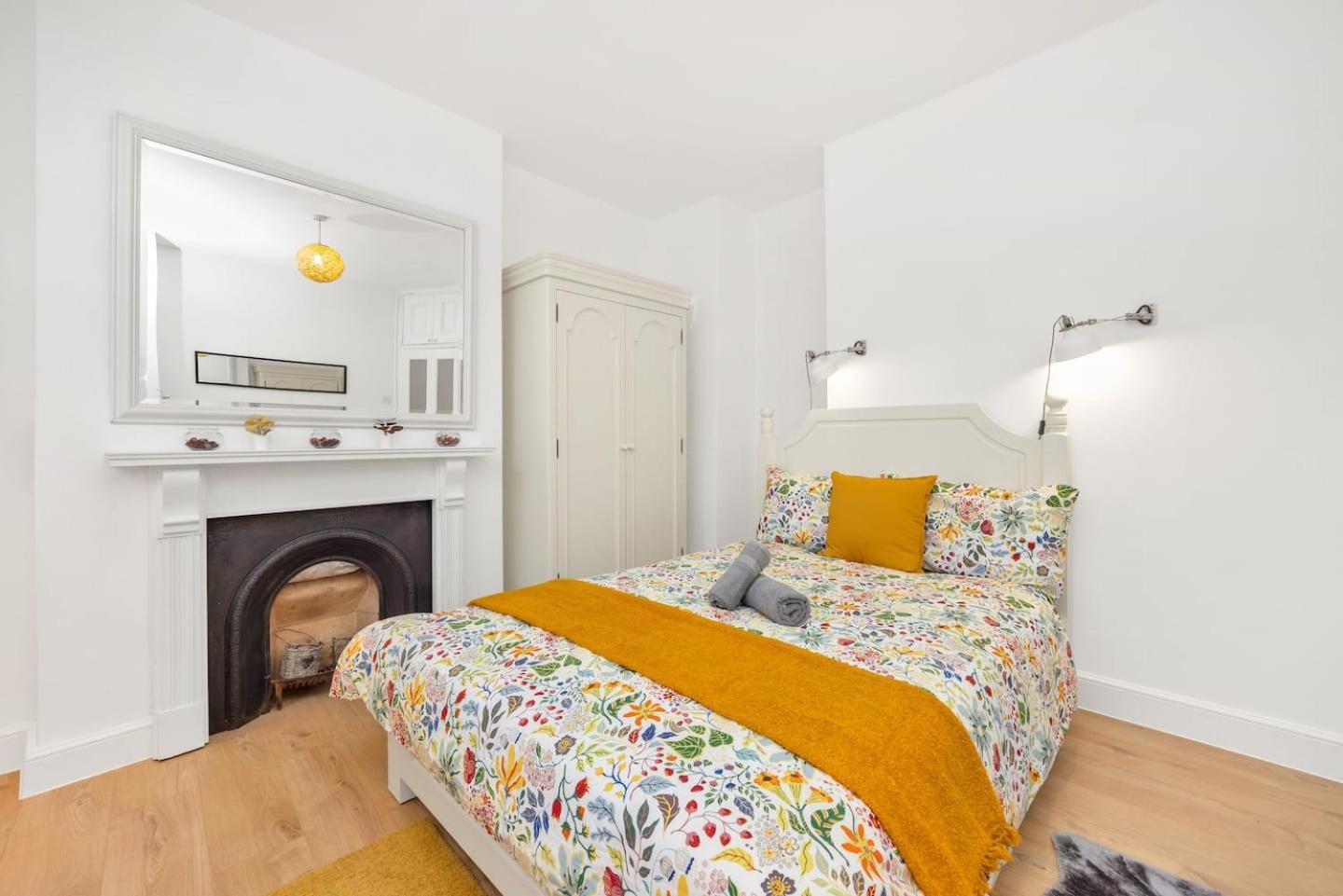 Kensington 3BR Victorian Flat Sleeps 7 Tube