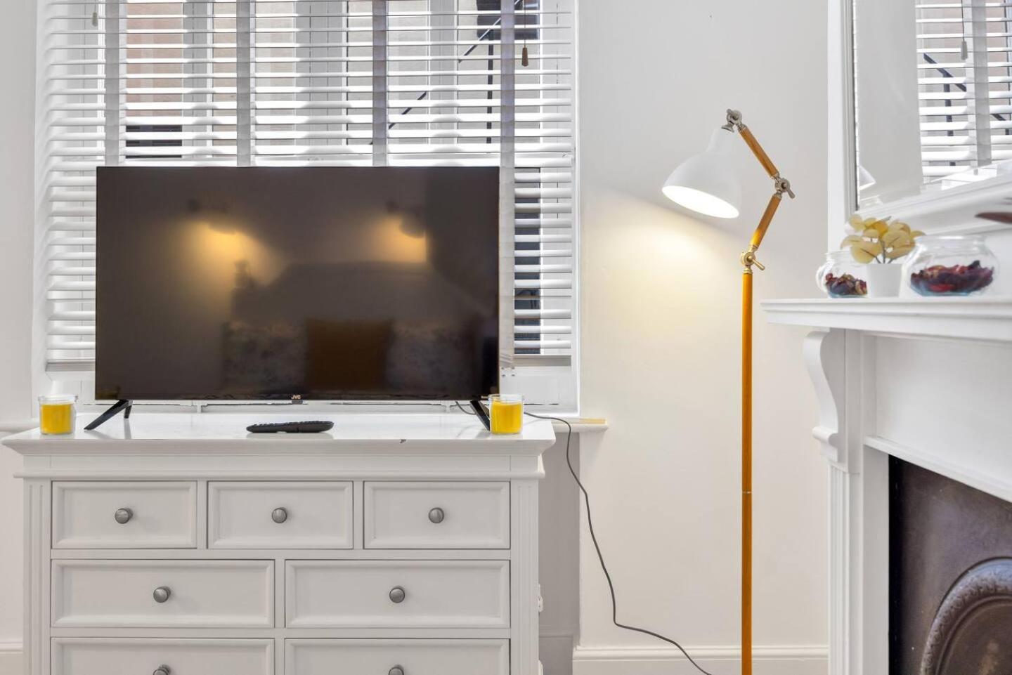 Kensington 3BR Victorian Flat Sleeps 7 Tube