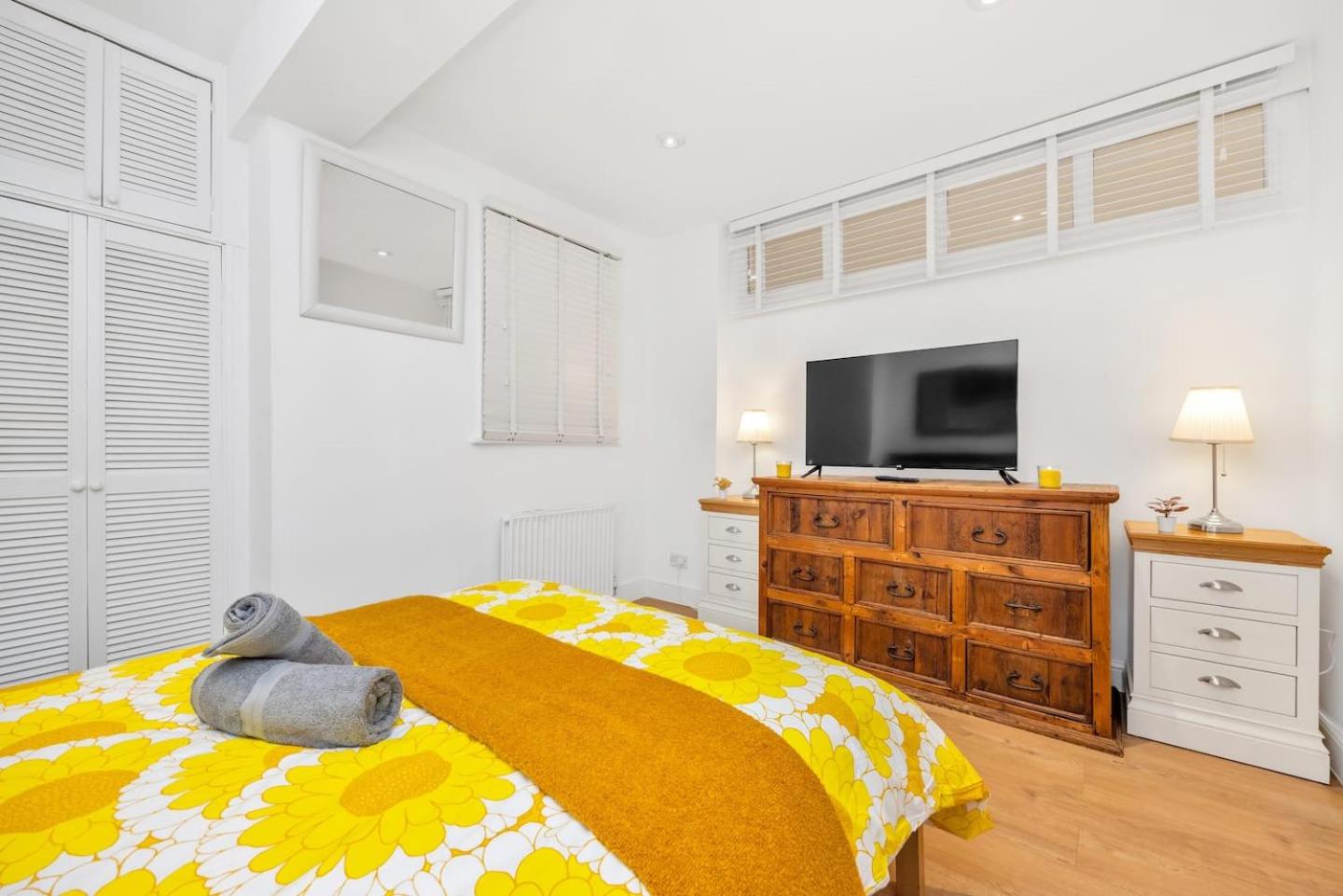 Kensington 3BR Victorian Flat Sleeps 7 Tube
