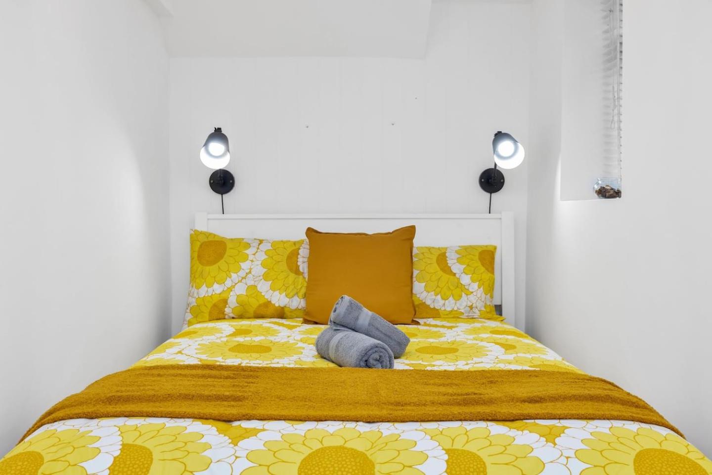 Kensington 3BR Victorian Flat Sleeps 7 Tube