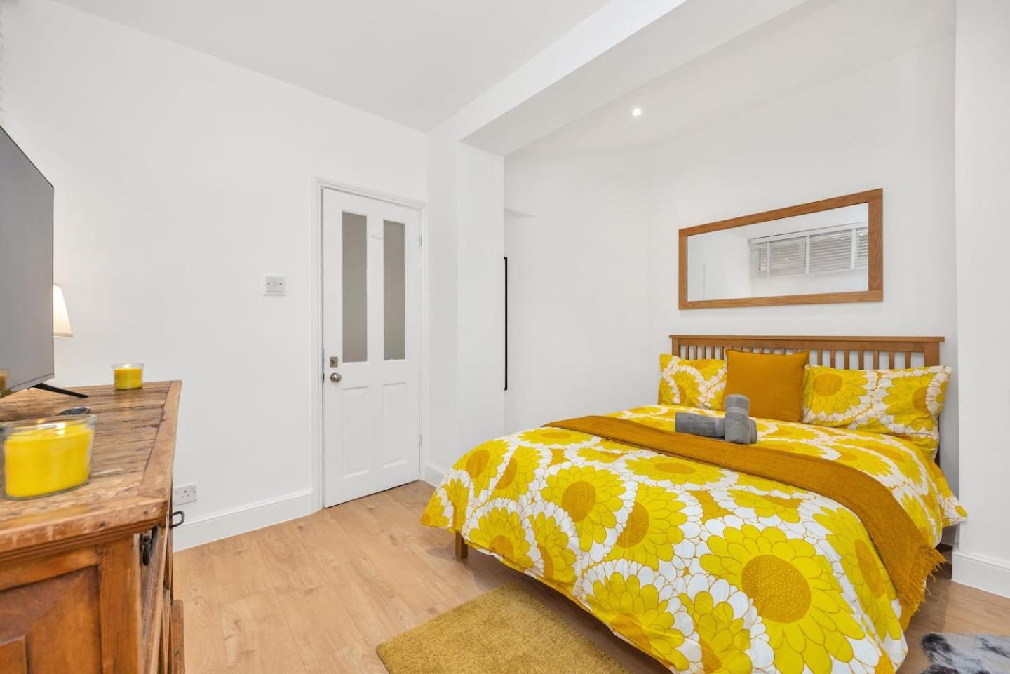 Kensington 3BR Victorian Flat Sleeps 7 Tube