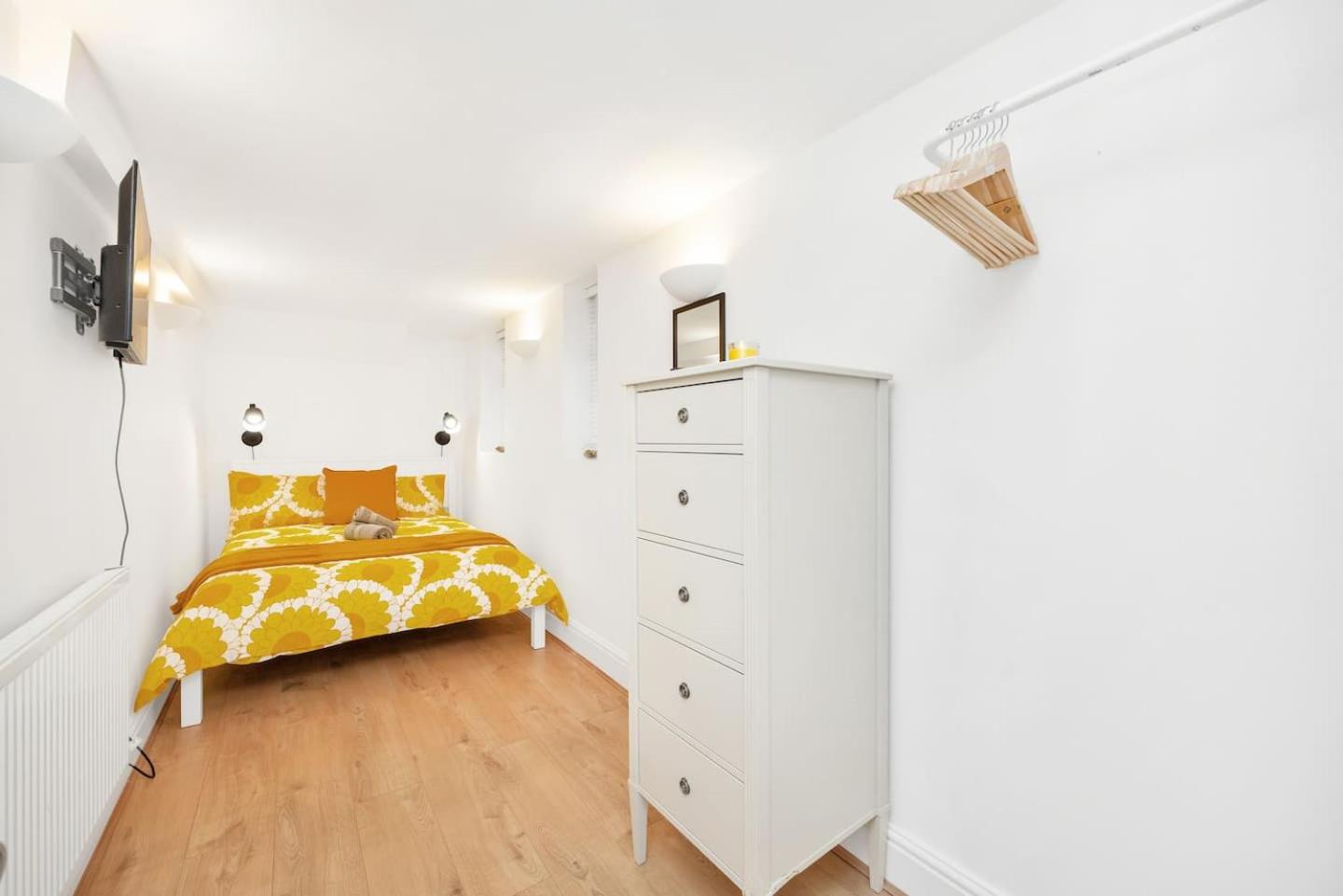 Kensington 3BR Victorian Flat Sleeps 7 Tube