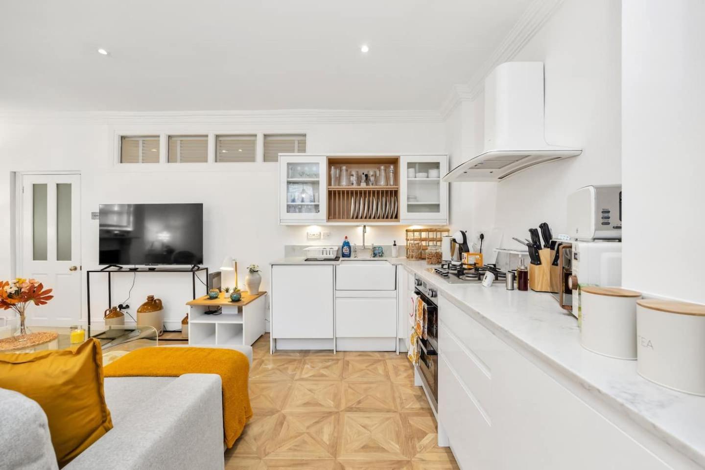 Kensington 3BR Victorian Flat Sleeps 7 Tube