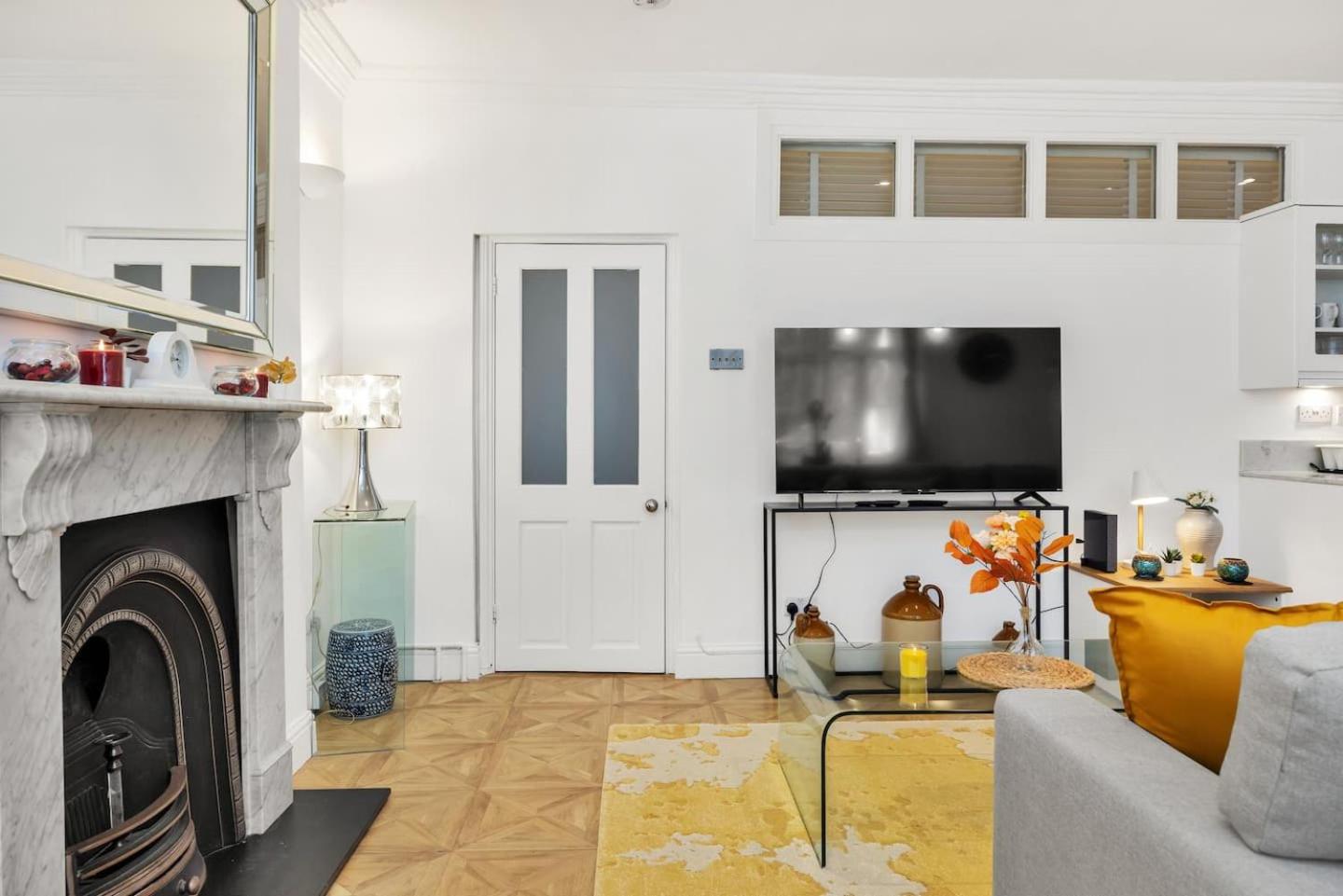 Kensington 3BR Victorian Flat Sleeps 7 Tube