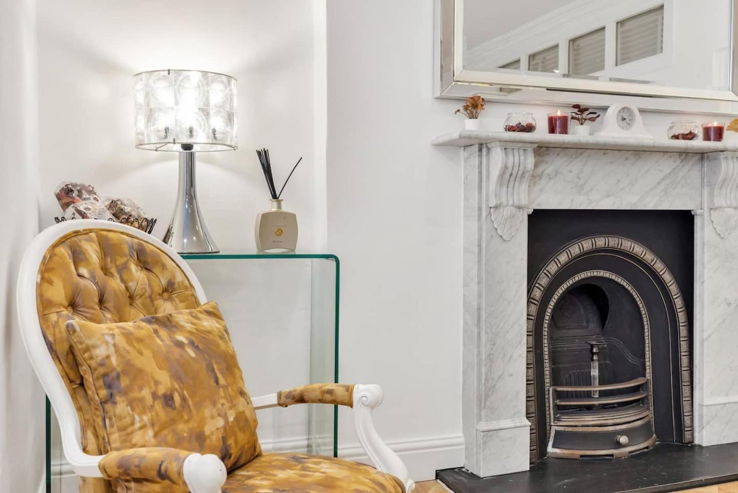 Kensington 3BR Victorian Flat Sleeps 7 Tube